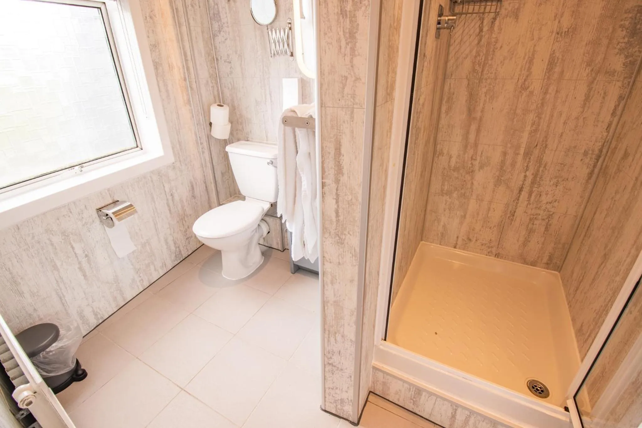 Bathroom in Albion Hotel