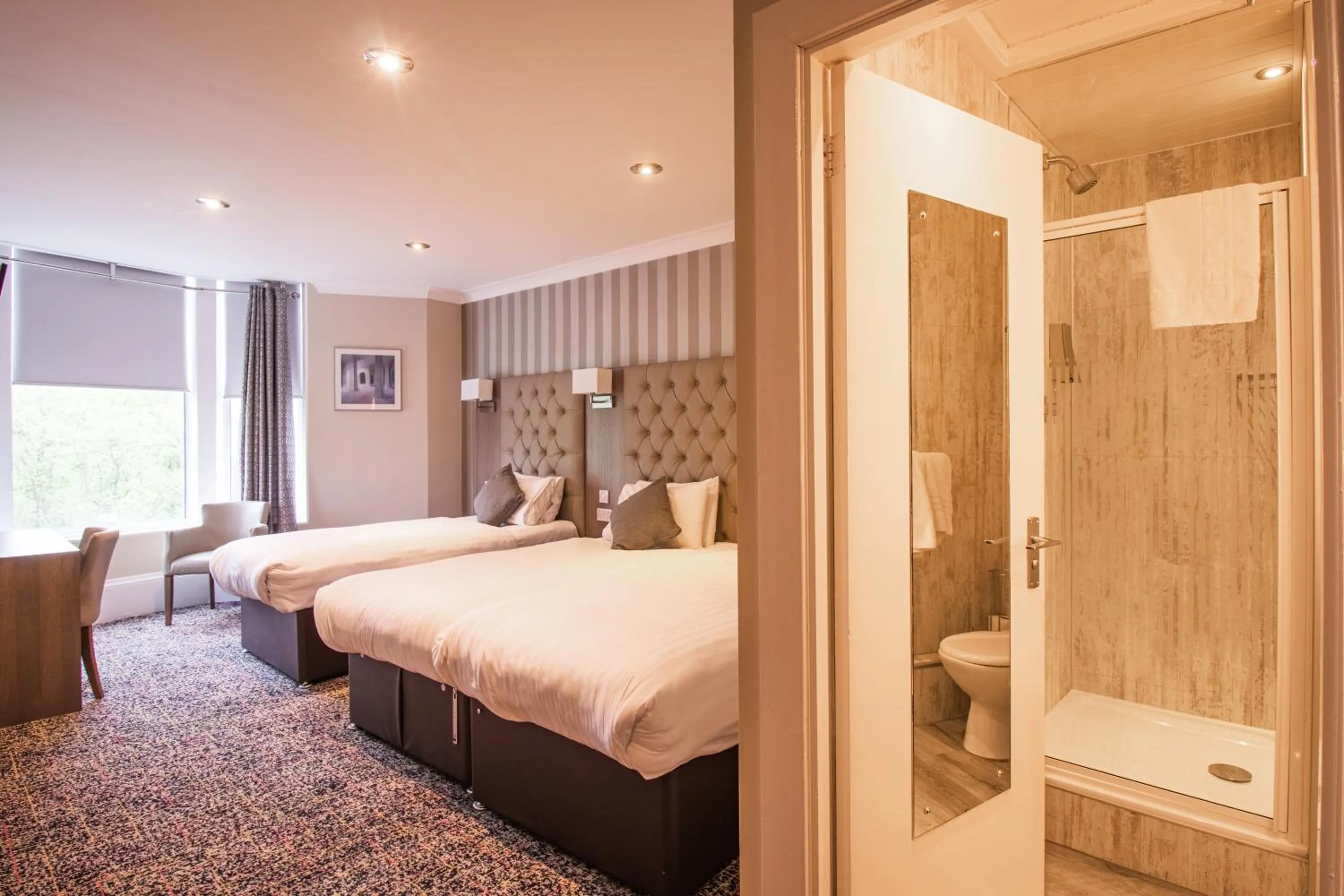 Photo of the whole room, Bed in Albion Hotel