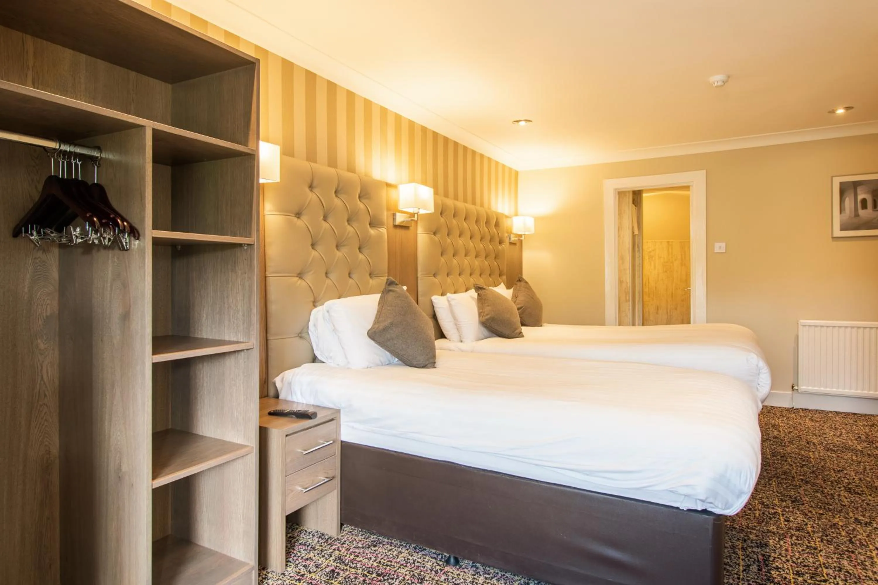 Photo of the whole room, Bed in Albion Hotel