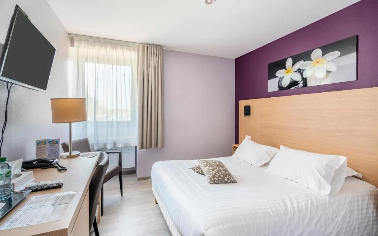 Bed in Cit'Hotel LA PYRAMIDE