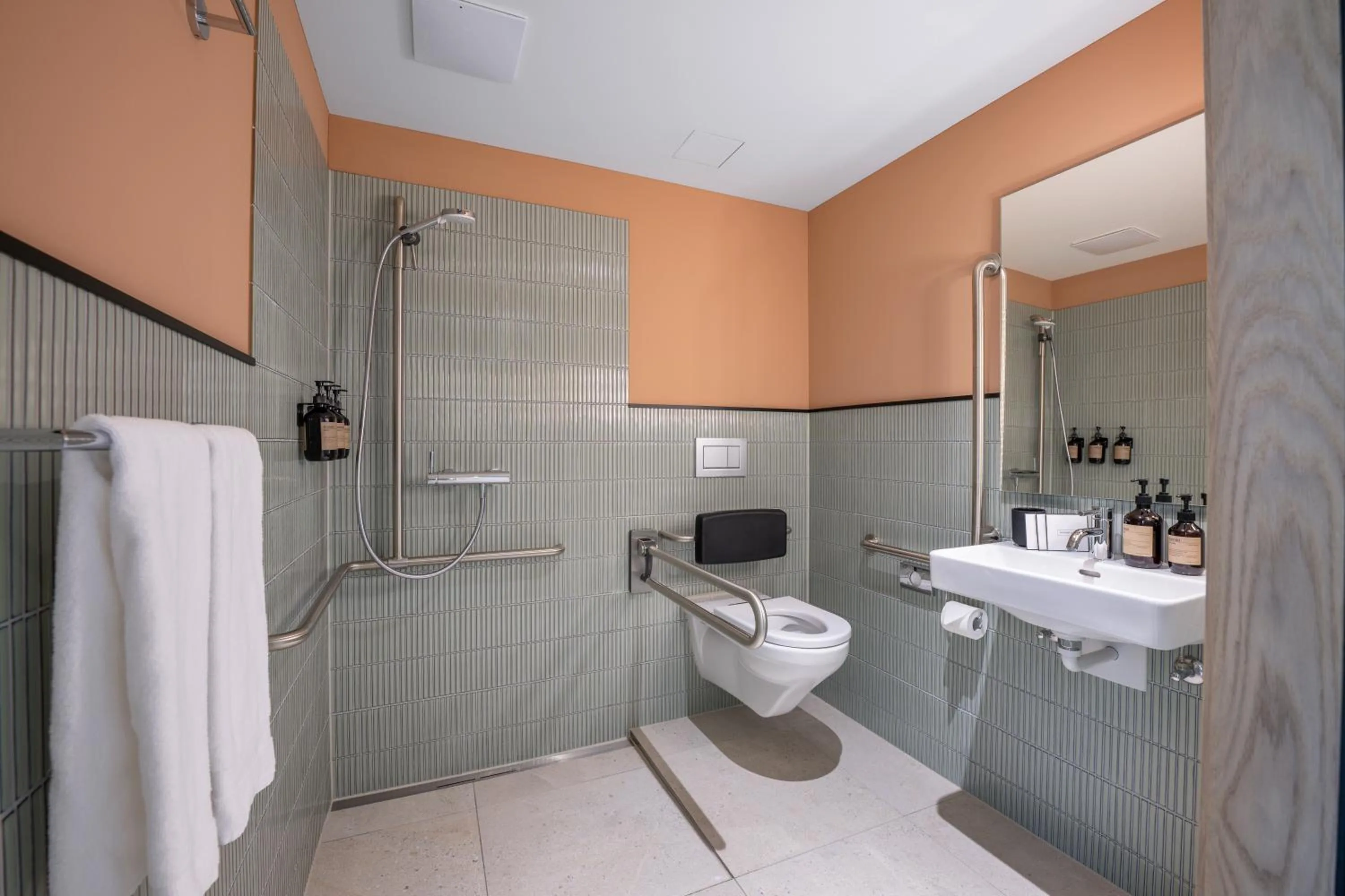 Shower in The Yarn Design & Business Hotel