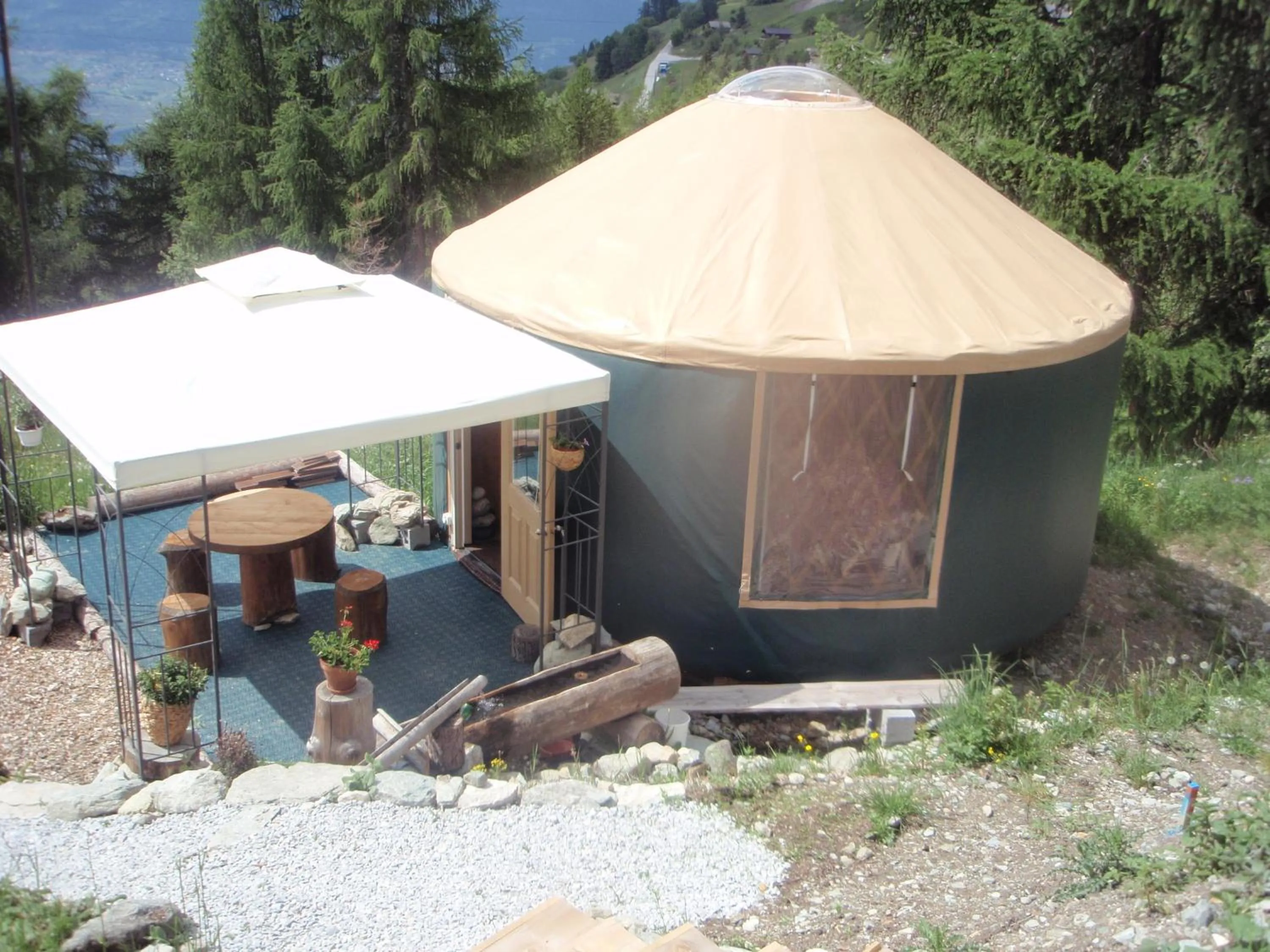 Facade/entrance in Les Gîtes du Cairn