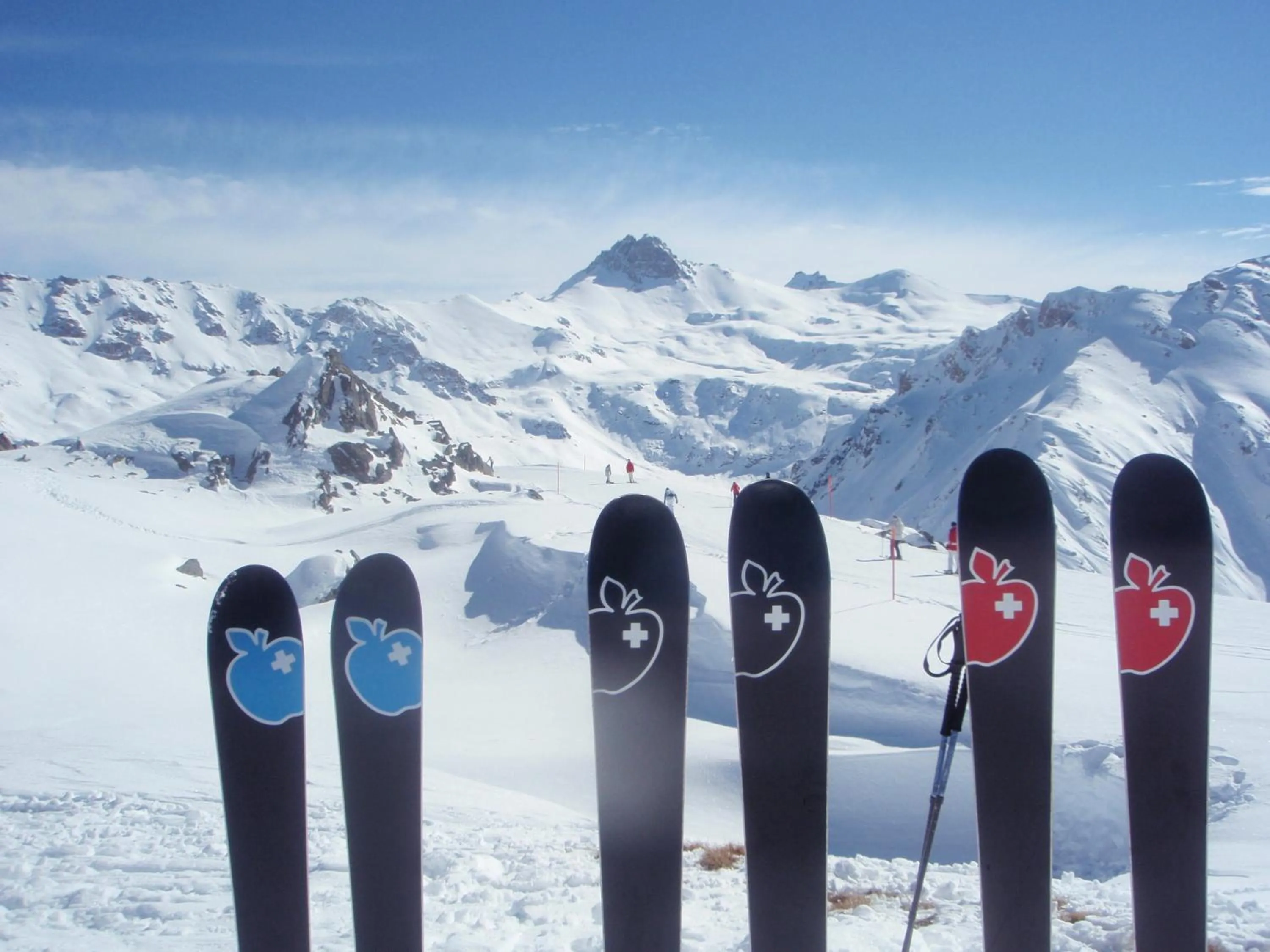 Skiing in Les Gîtes du Cairn
