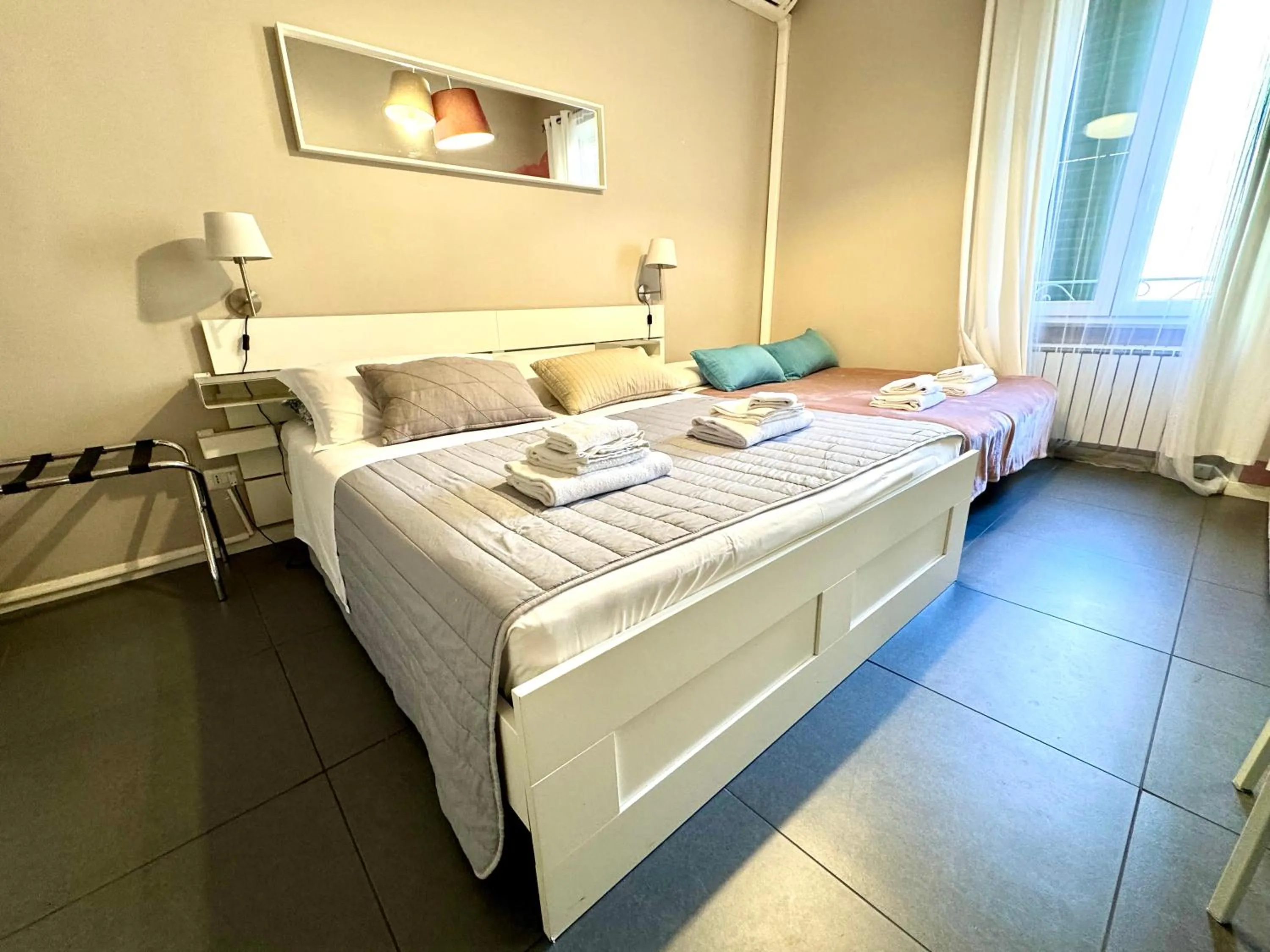 Bed in Le Due Civette Roma