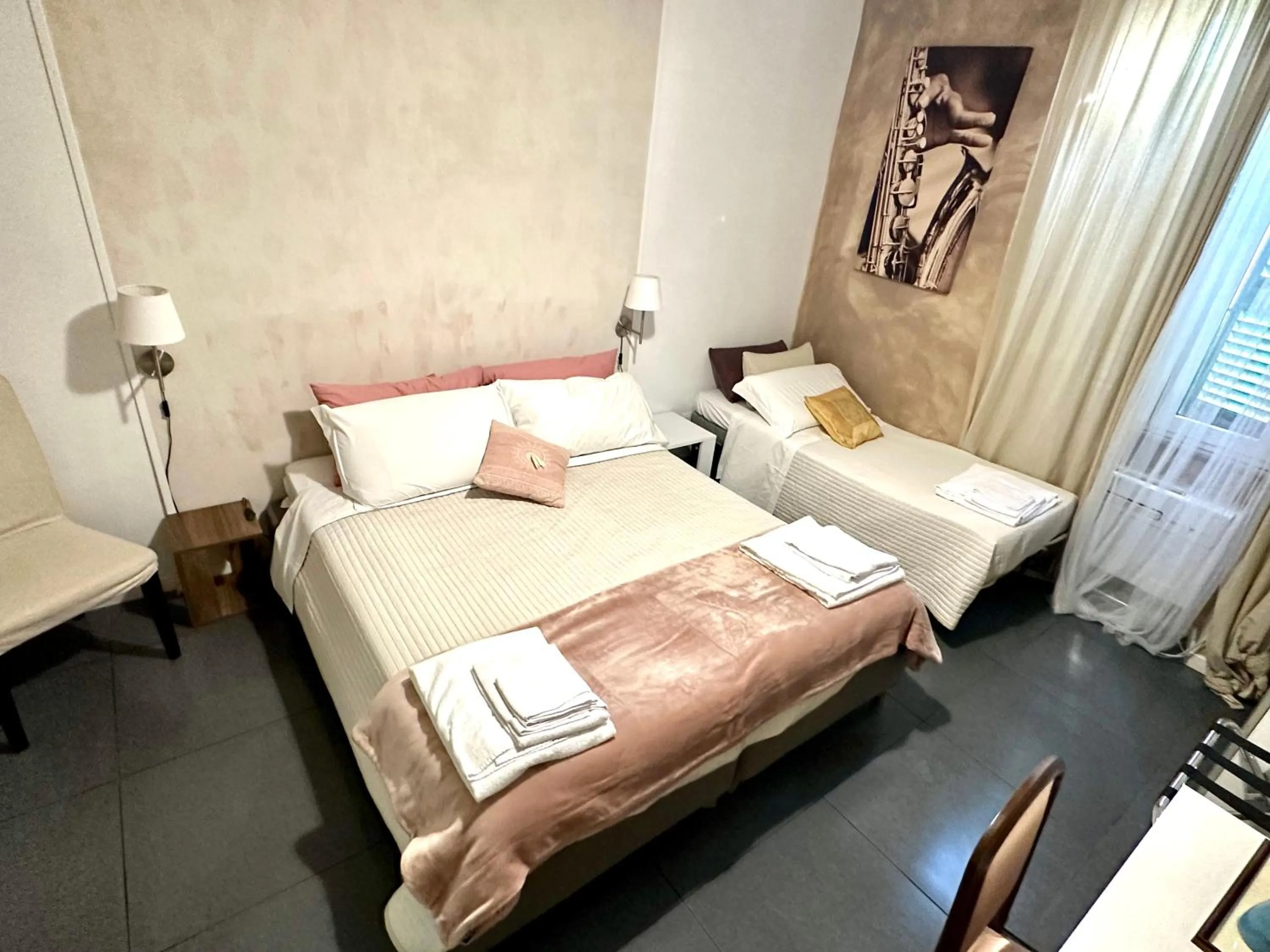 Bed in Le Due Civette Roma