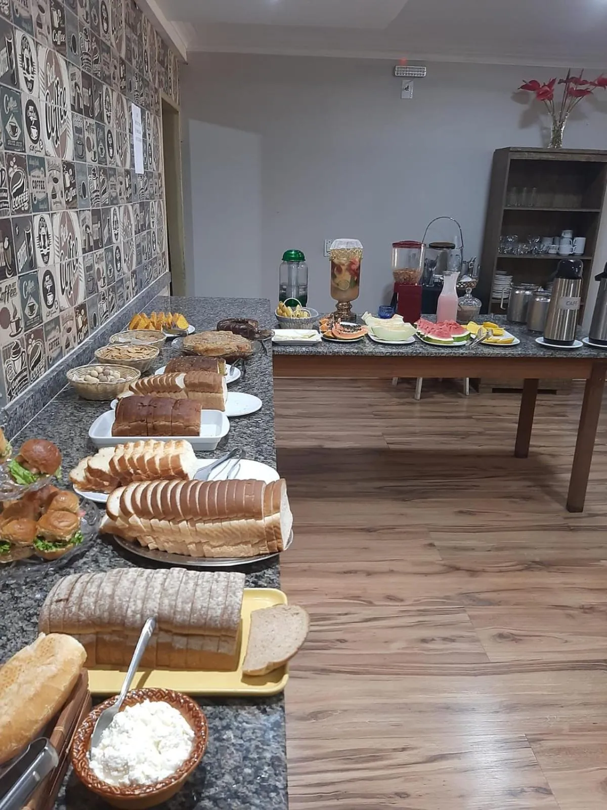 Buffet breakfast in Hotel Recanto Europeu