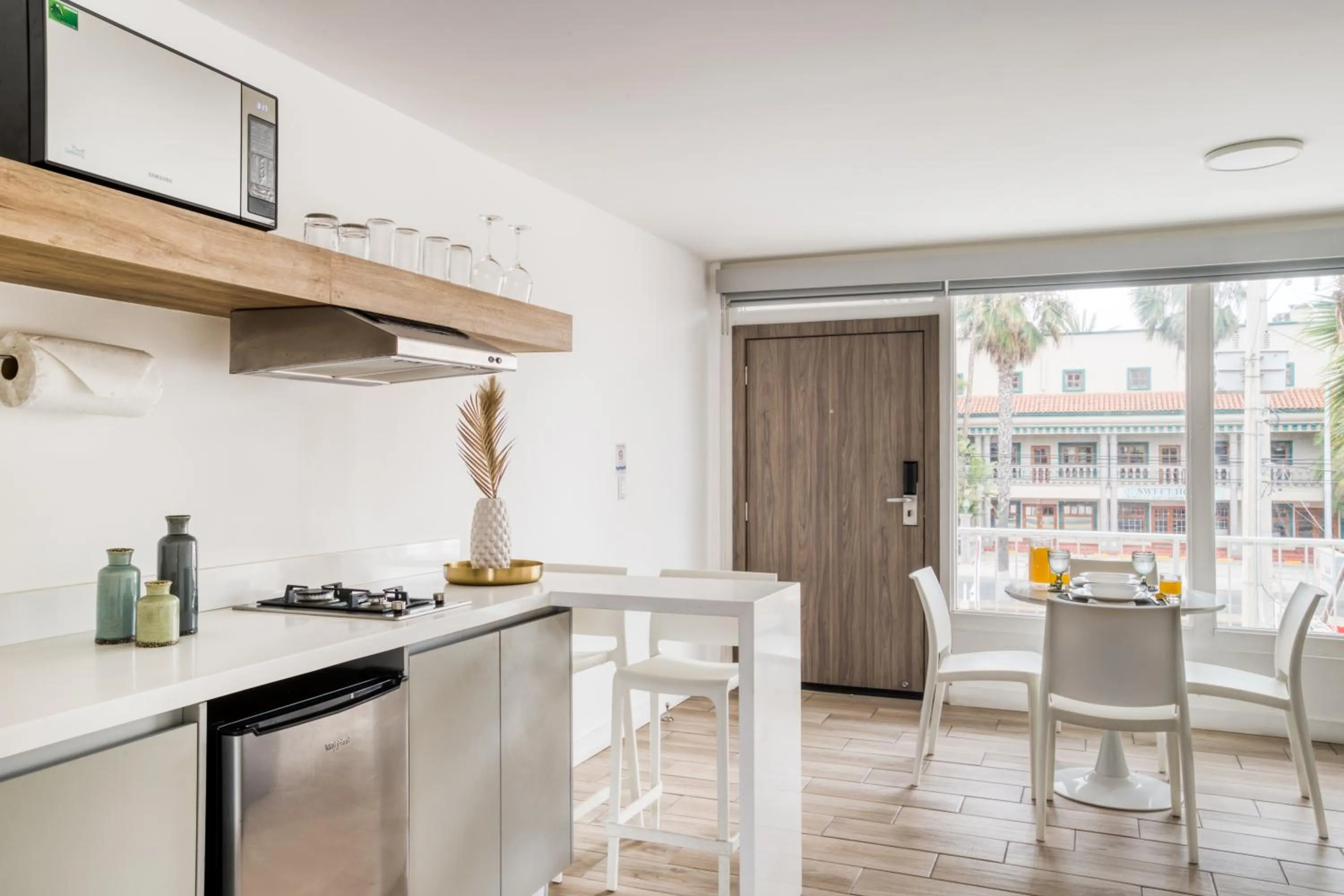 Dining area in Beach House by ULIV