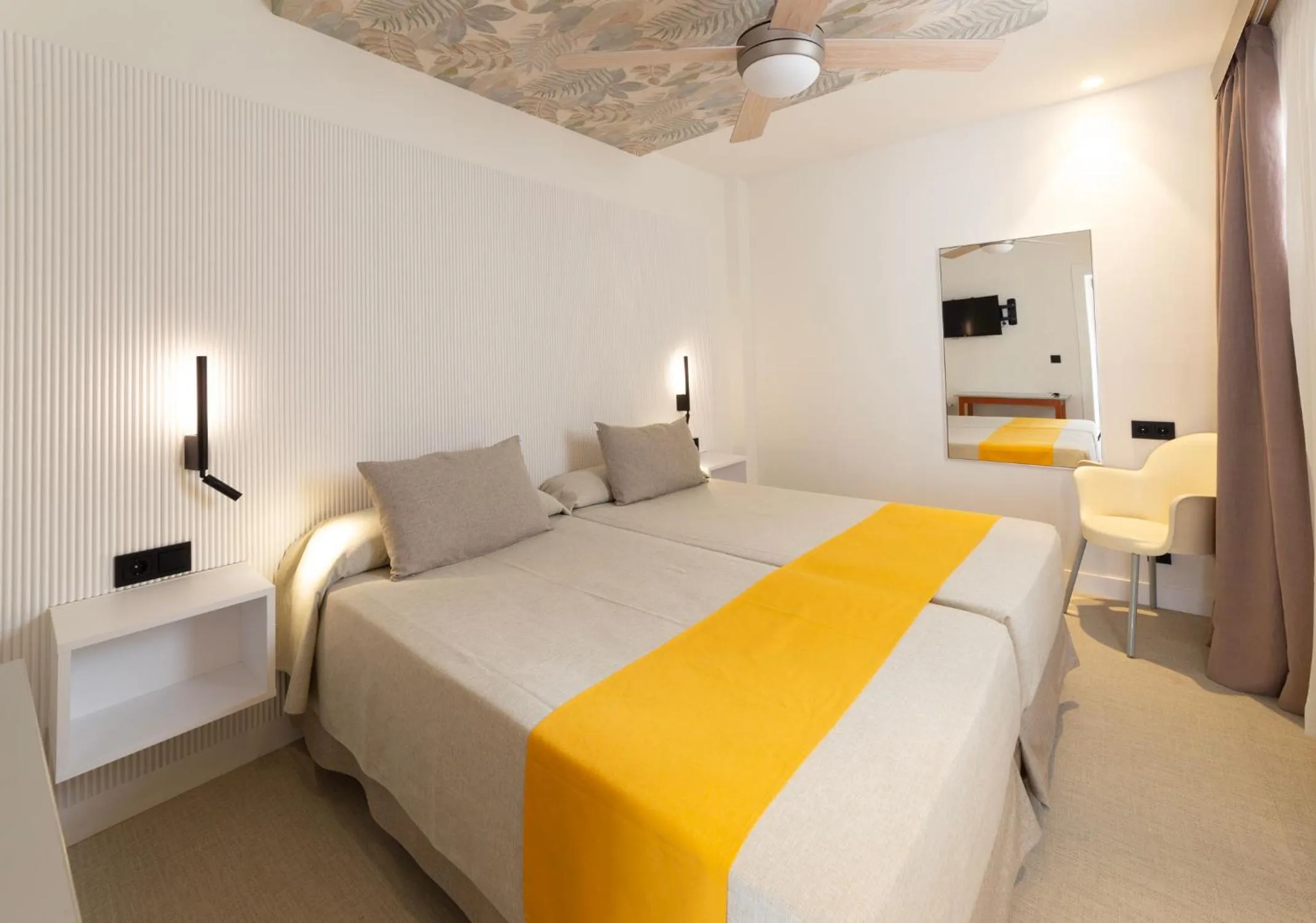 Bed in Hotel Oasis Plaza