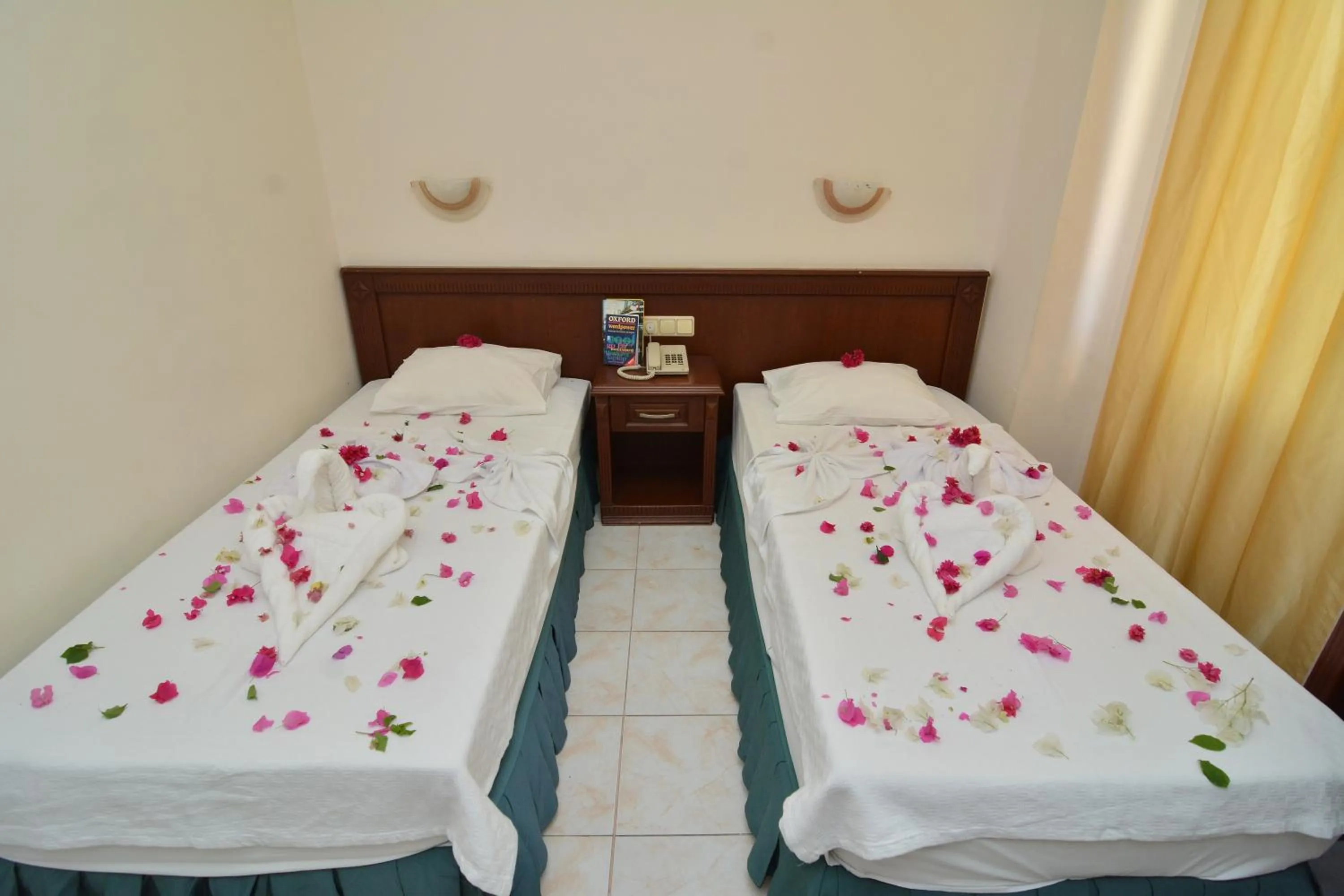 Bedroom, Bed in Rose Garden Apart Hotel