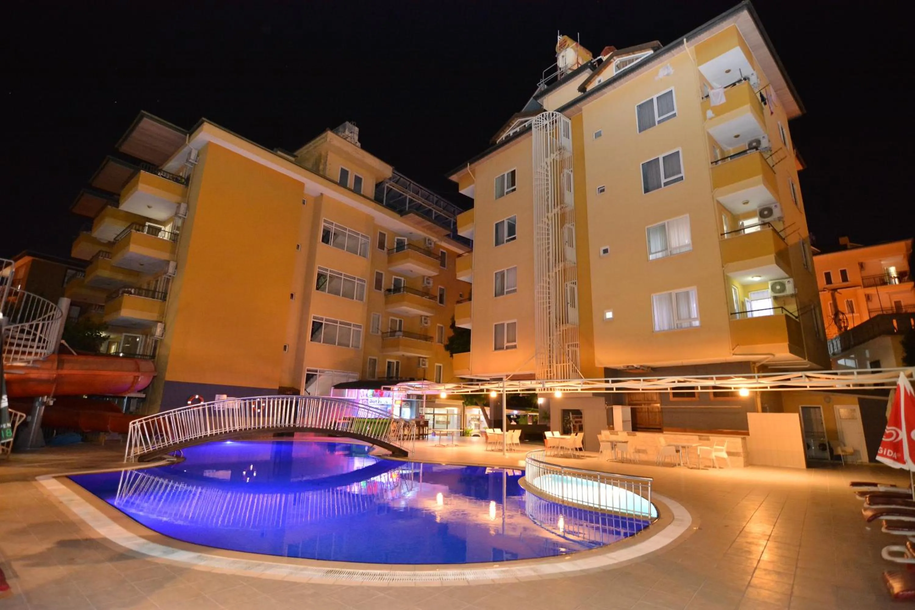 Swimming pool in Rose Garden Apart Hotel