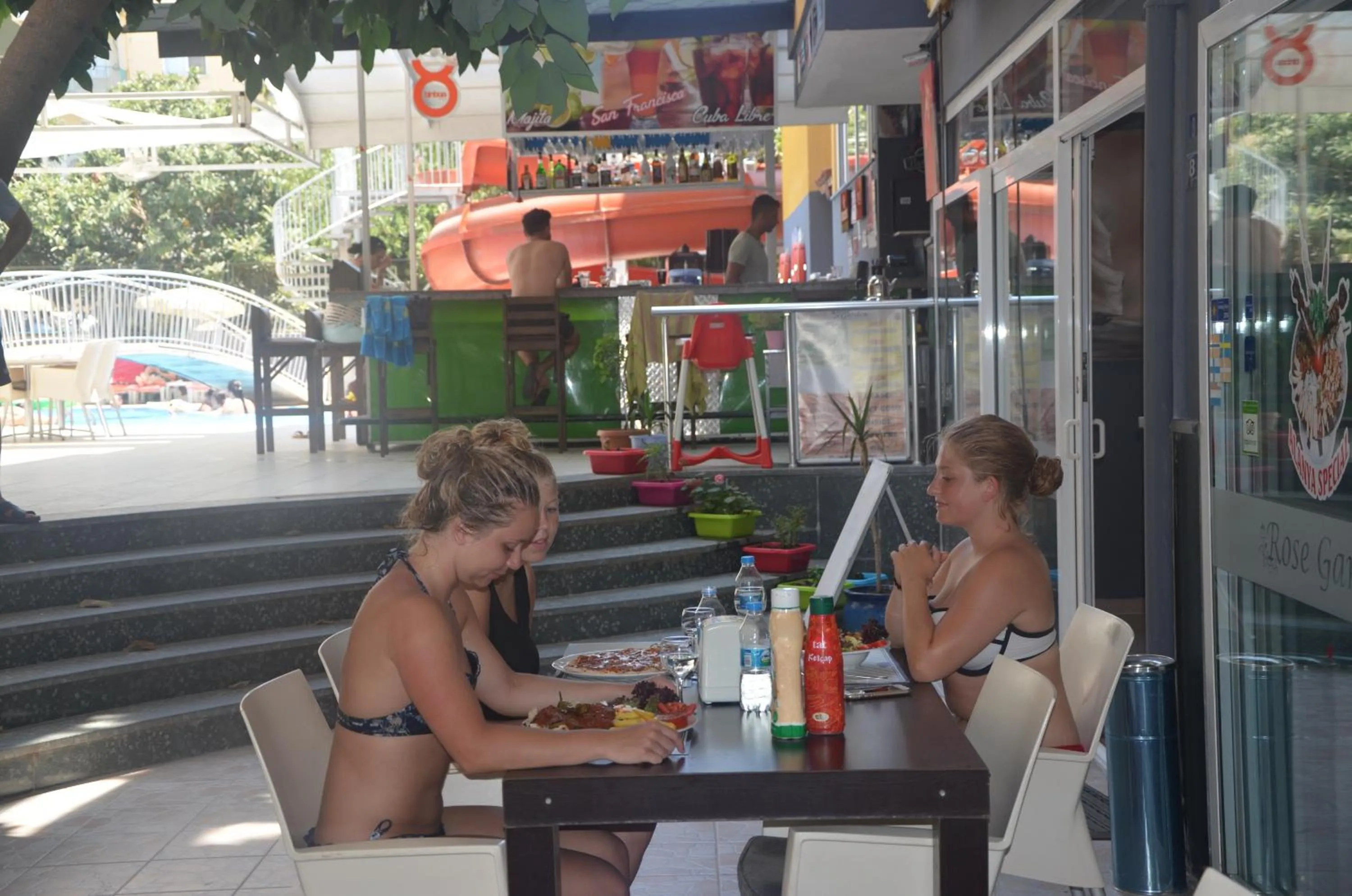 Restaurant/places to eat in Rose Garden Apart Hotel