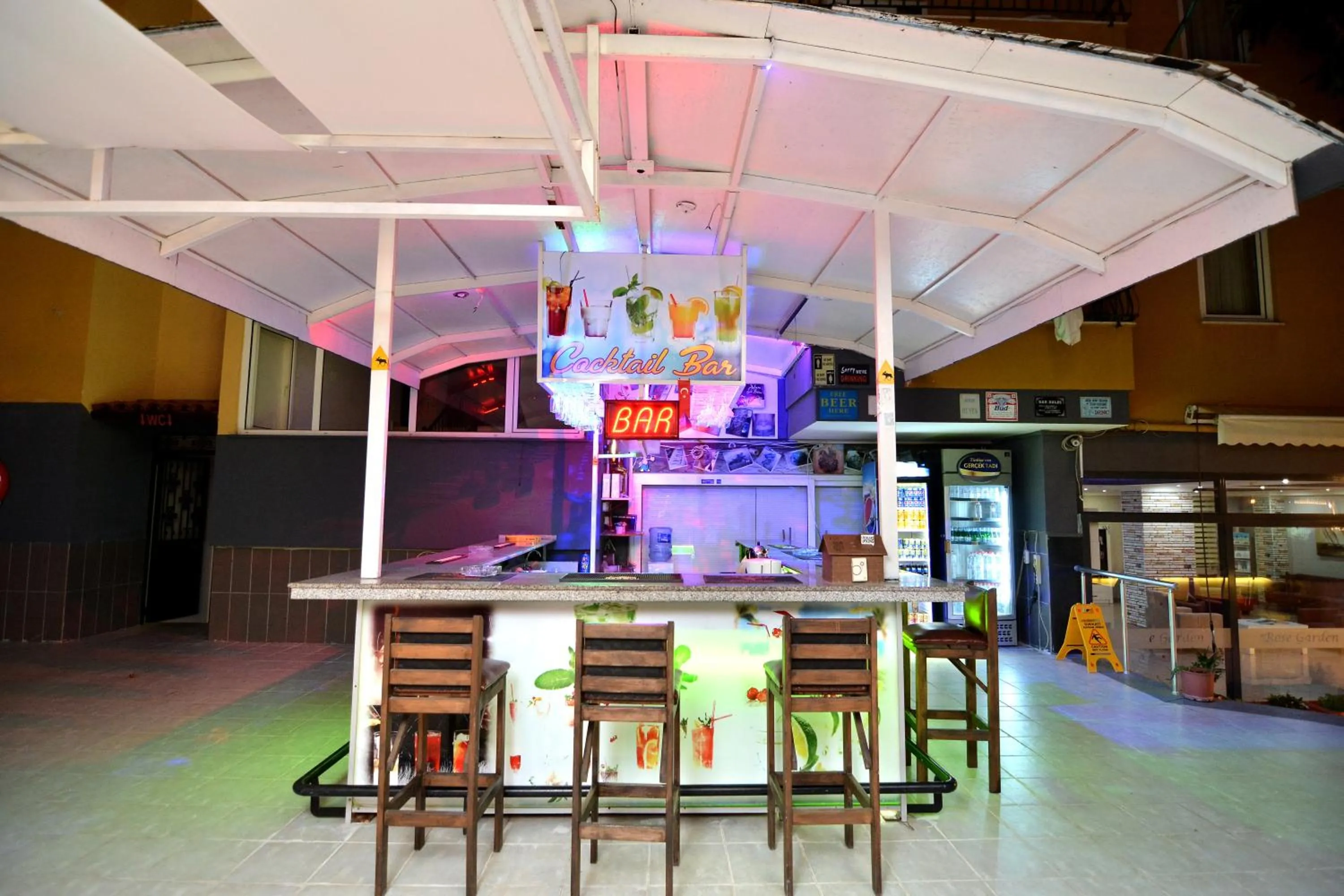 Lounge or bar in Rose Garden Apart Hotel