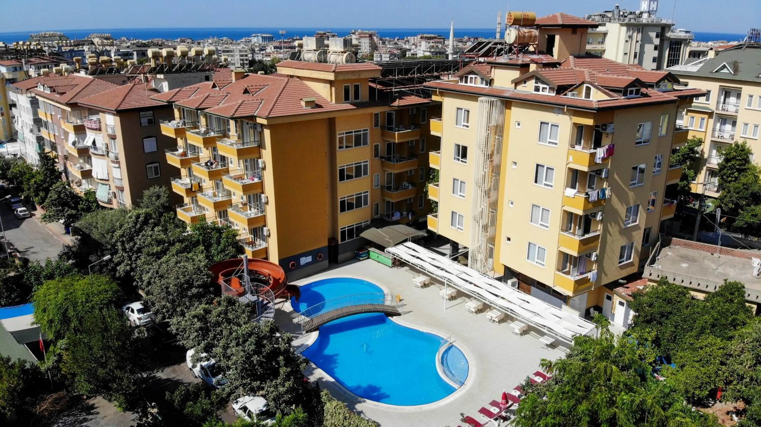 Swimming pool in Rose Garden Apart Hotel
