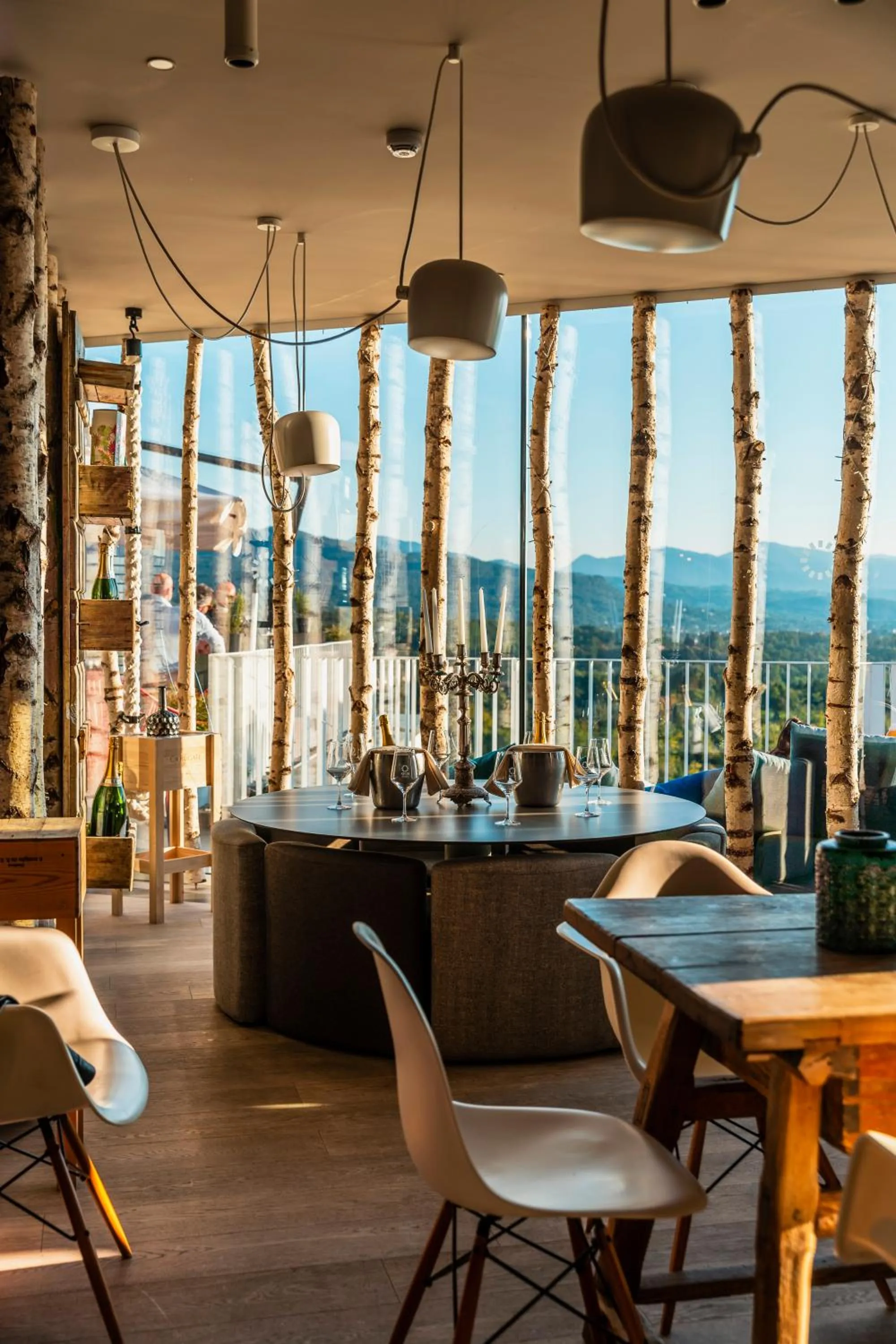 Restaurant/places to eat in Suites Hotel Astor