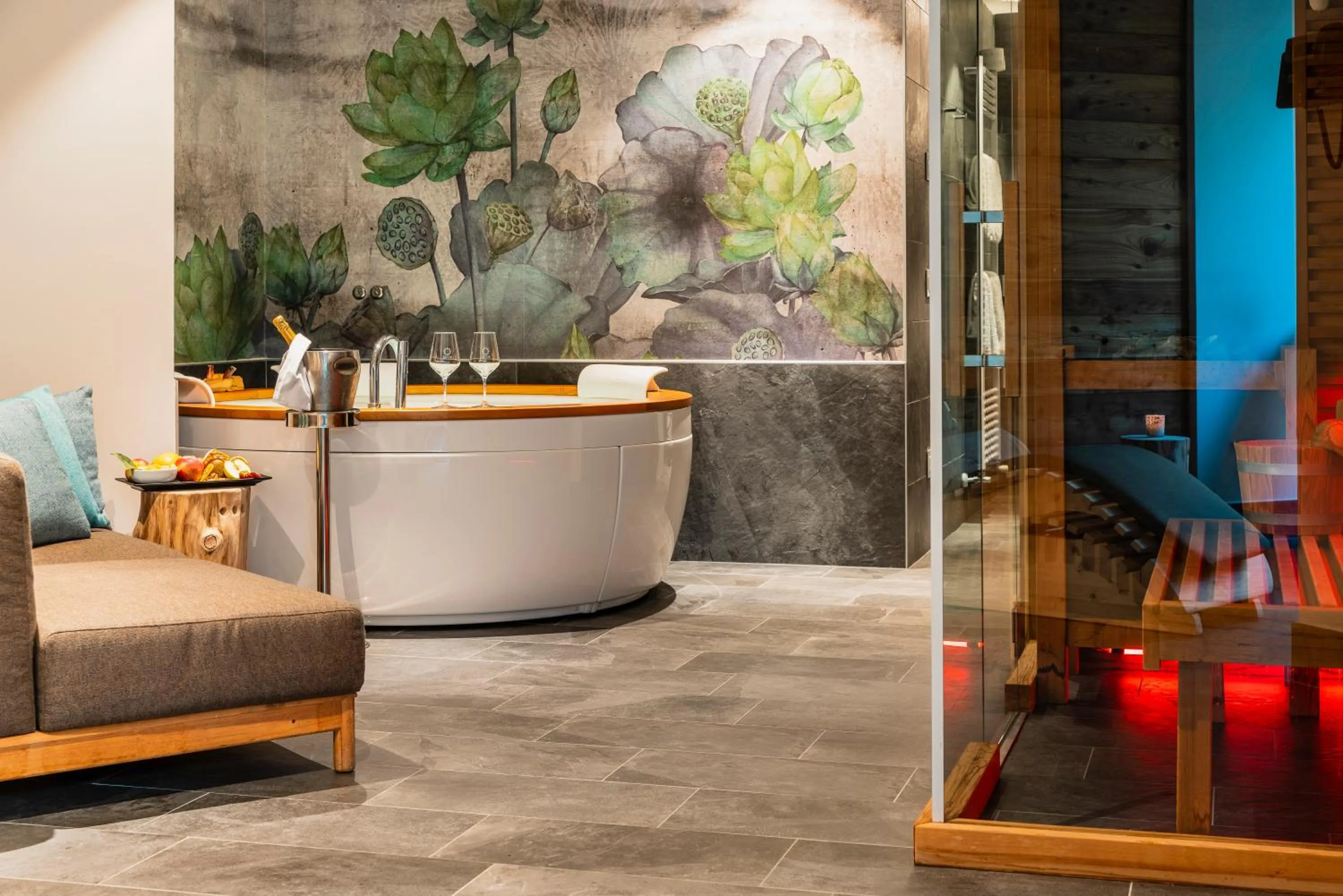 Hot Tub in Suites Hotel Astor