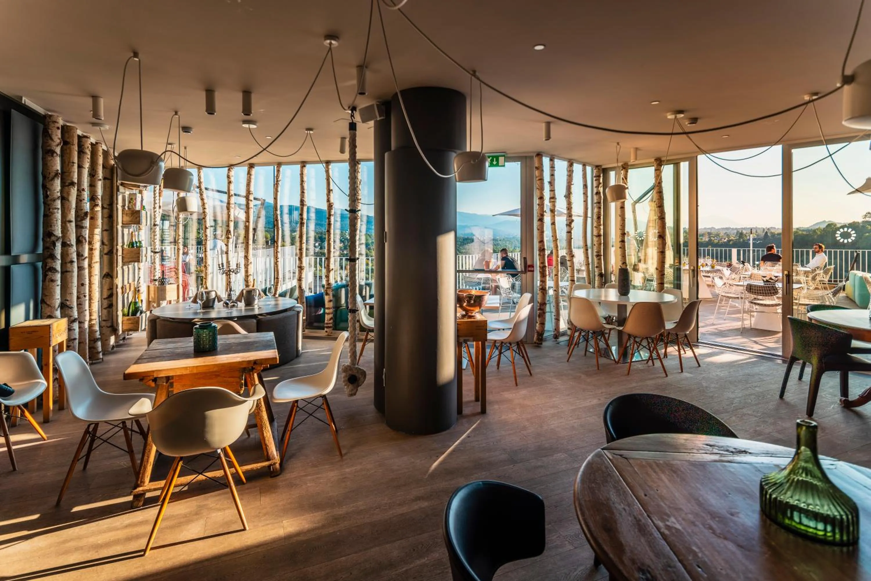 Restaurant/places to eat in Suites Hotel Astor