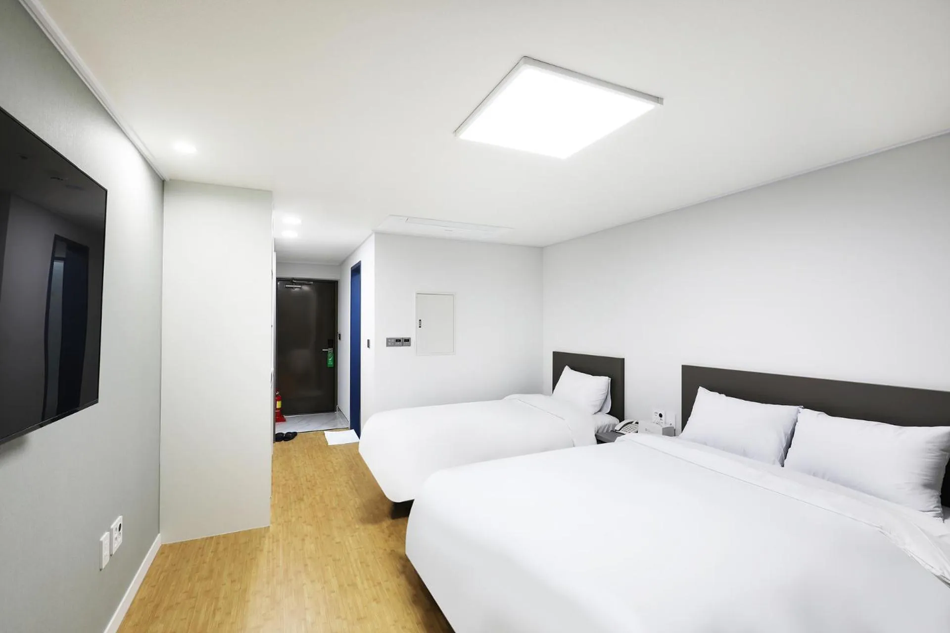 TV and multimedia, Bed in Mokpo Ocean Hotel