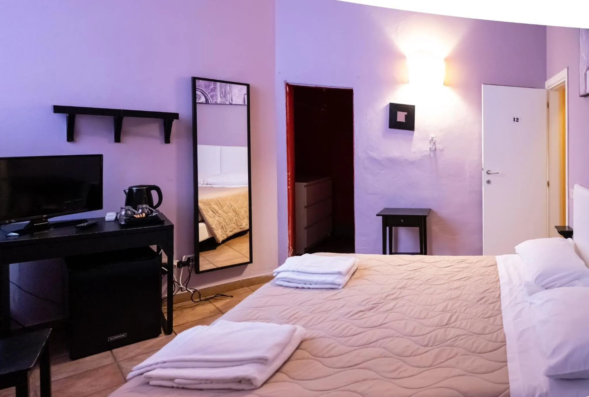 Bed in Emerald Palace