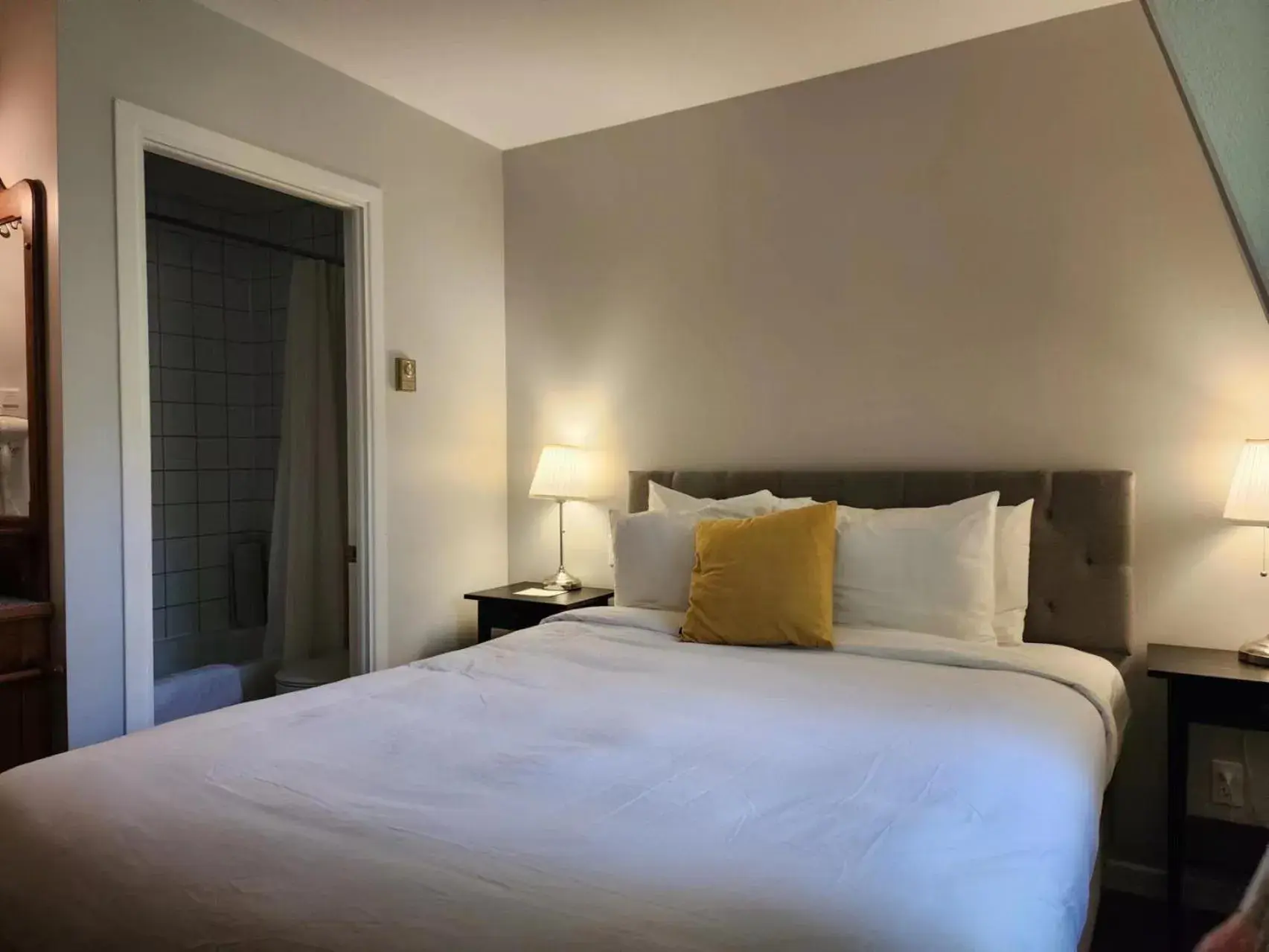 Small Double Room in Auberge des Nuages Small Double Room in Auberge des Nuages