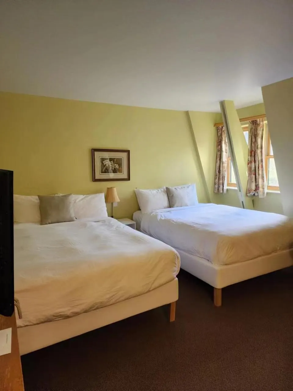 Photo of the whole room, Bed in Auberge des Nuages