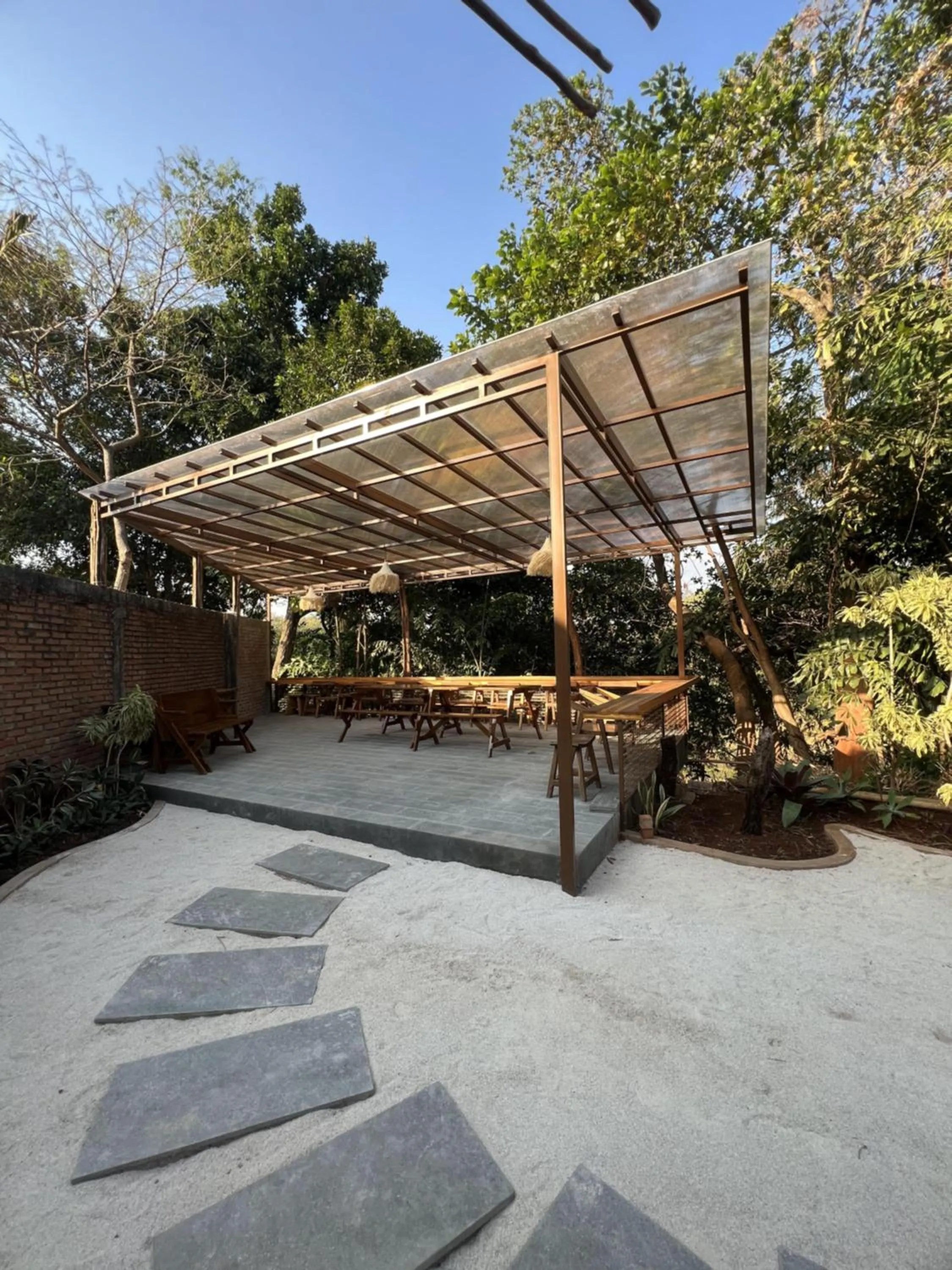 Restaurant/places to eat in Point of View Hotel & Resort Majalengka