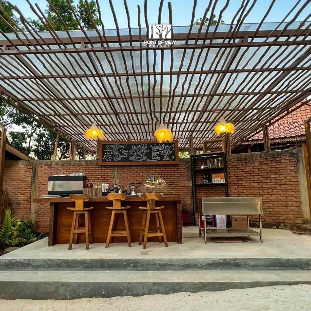 Restaurant/places to eat in Point of View Hotel & Resort Majalengka