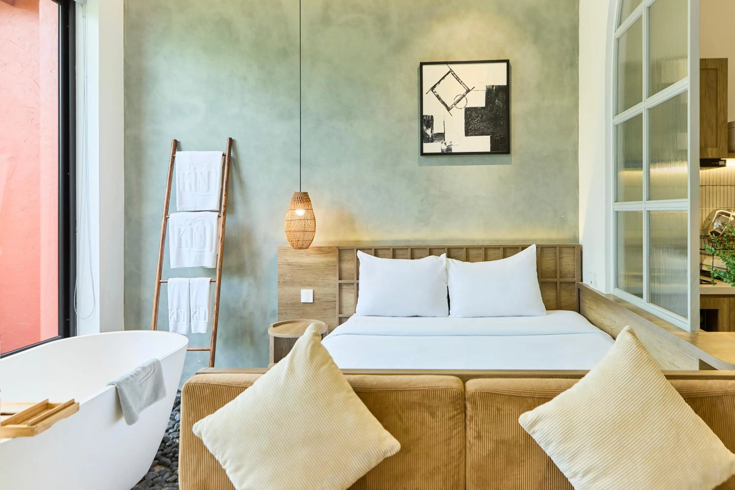 Bed in Kin Wander Tân Phong, The Moonage