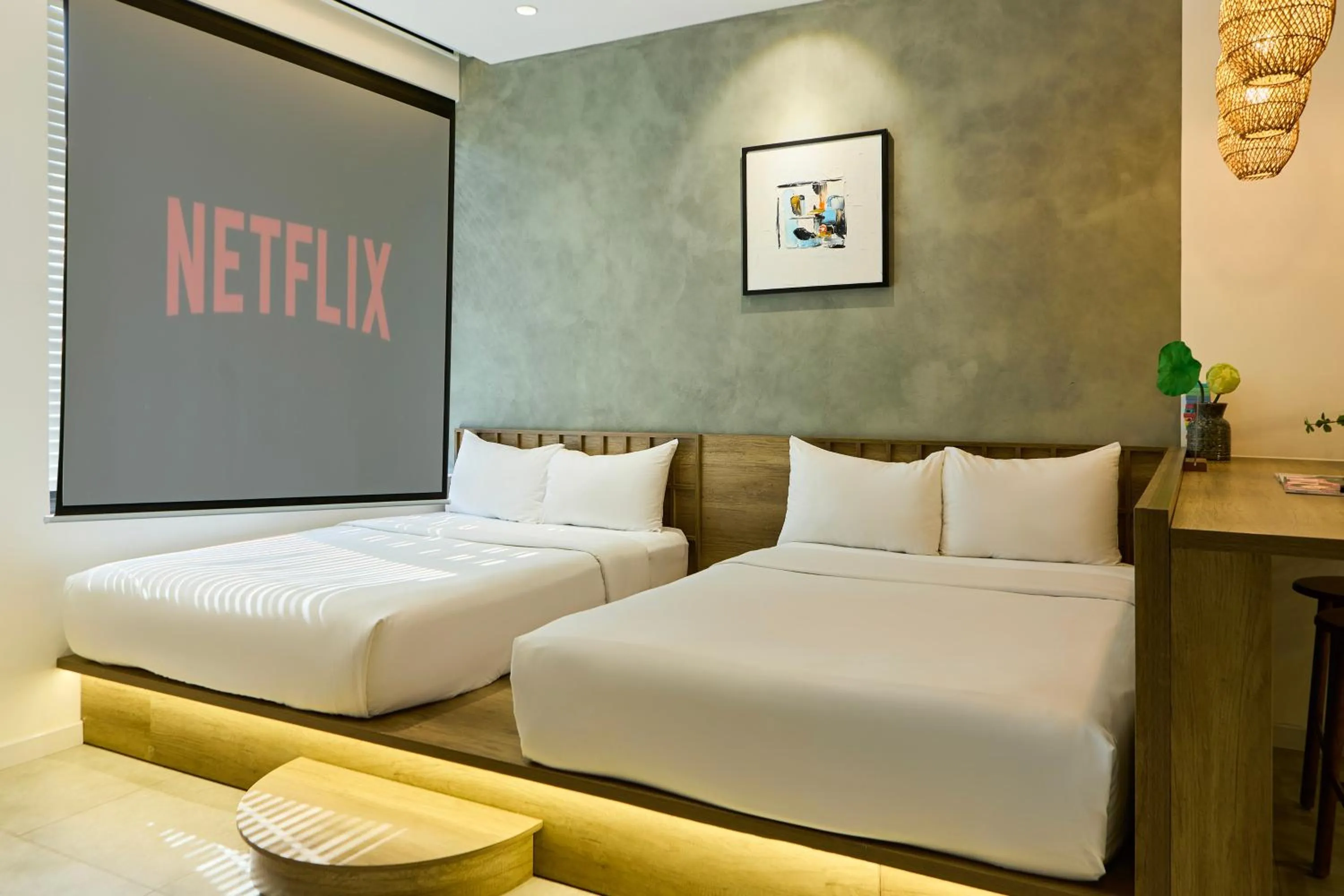 Bed in Kin Wander Tân Phong, The Moonage