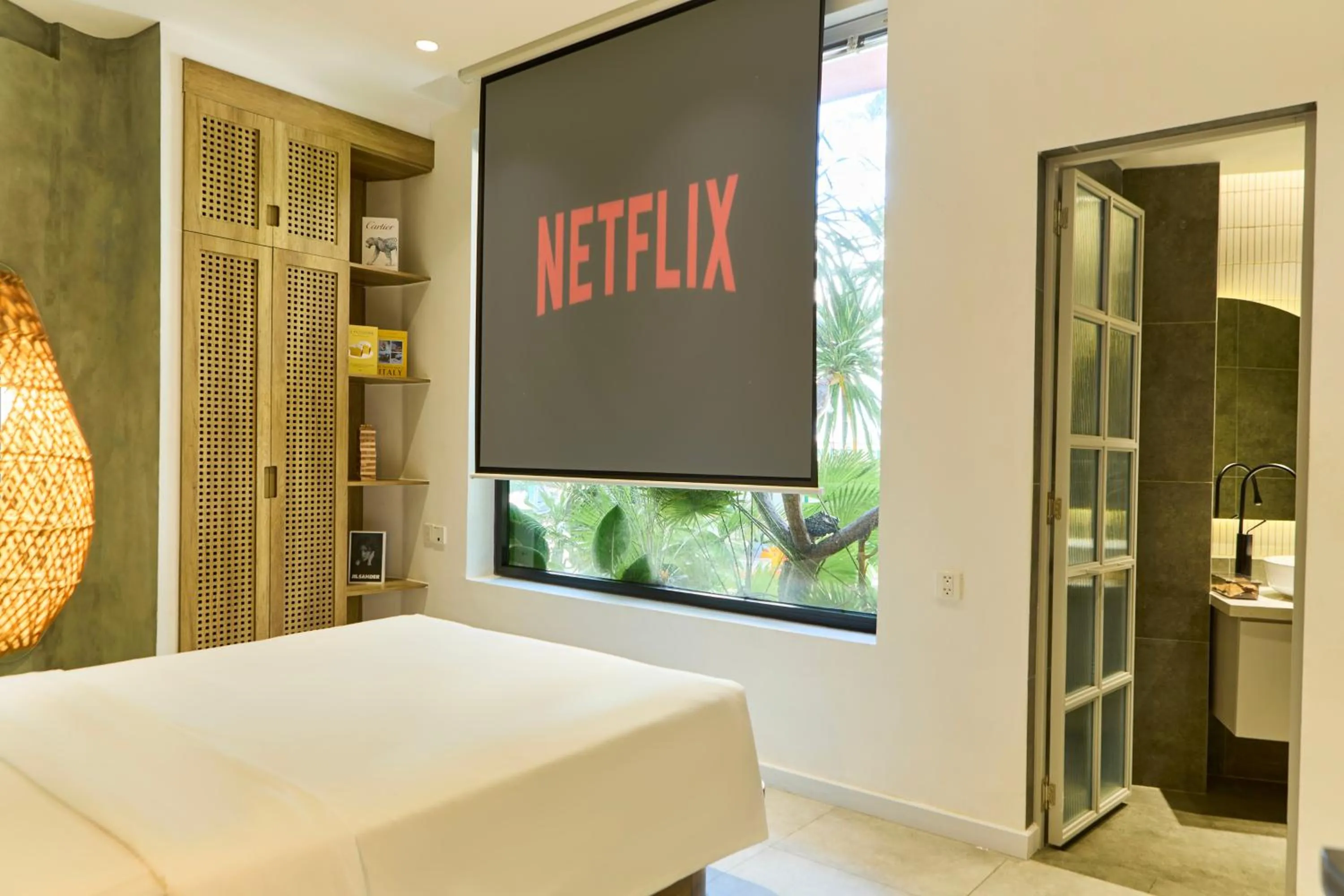 Bed in Kin Wander Tân Phong, The Moonage