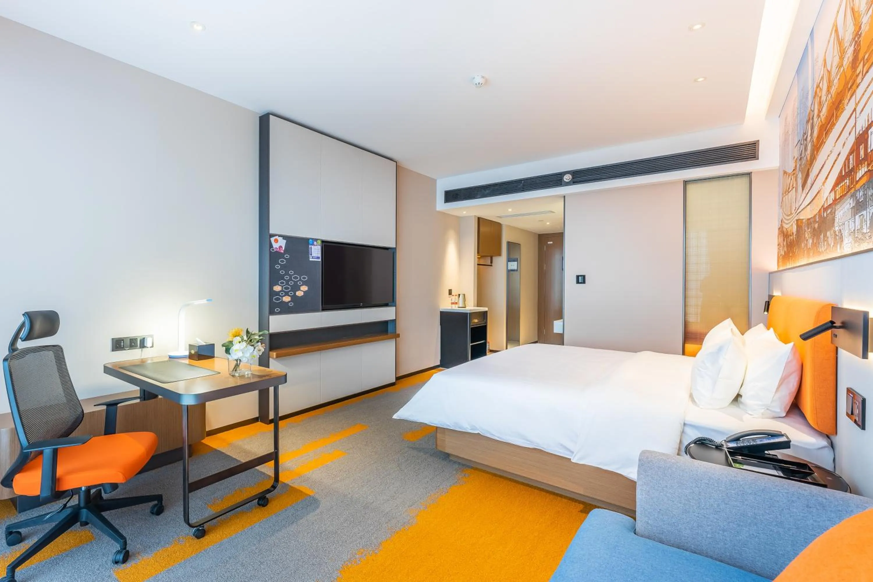 Bed in Hampton by Hilton Wuhan High-Speed Railway Station