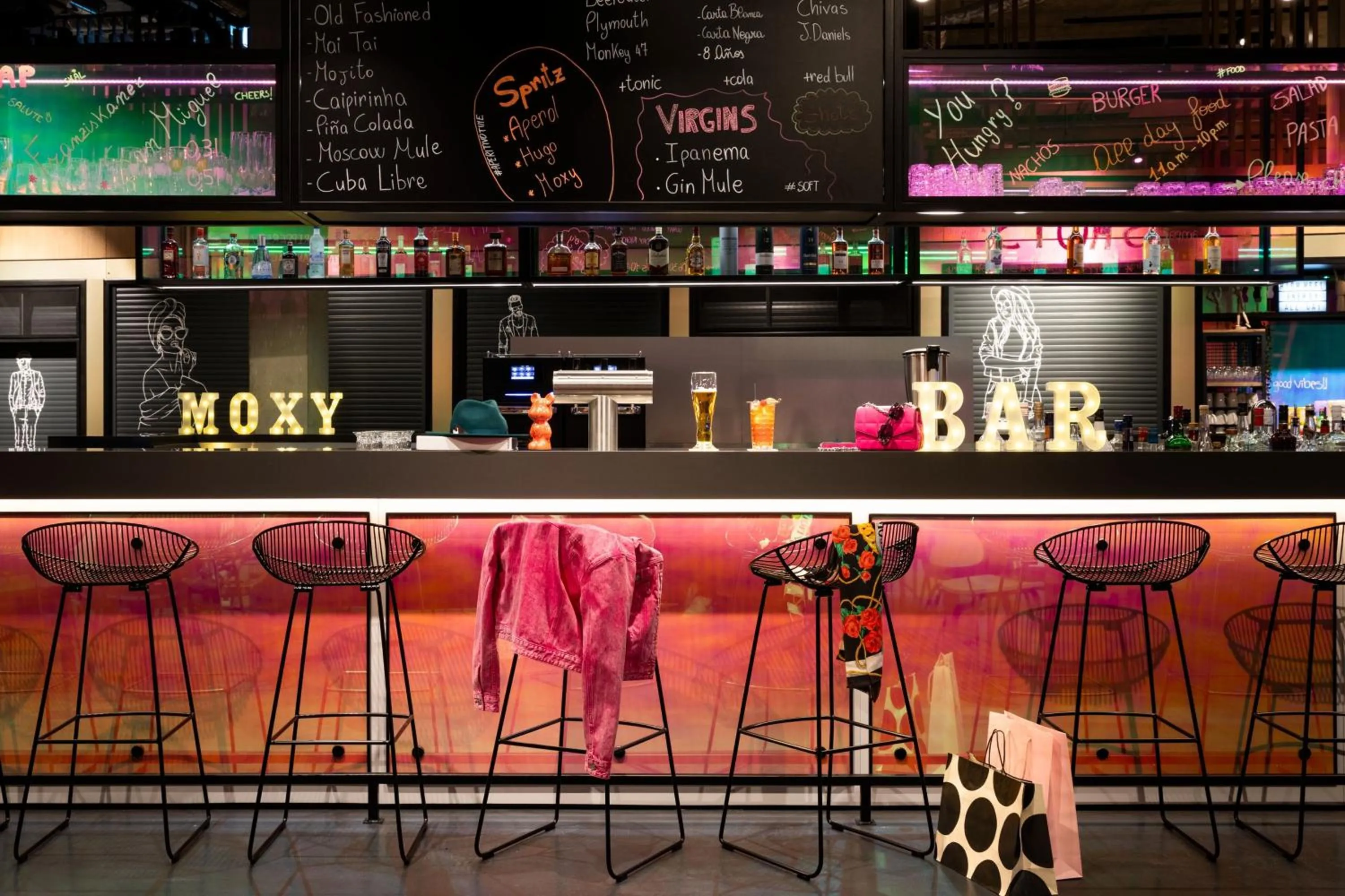 Lounge or bar in Moxy Outletcity Metzingen