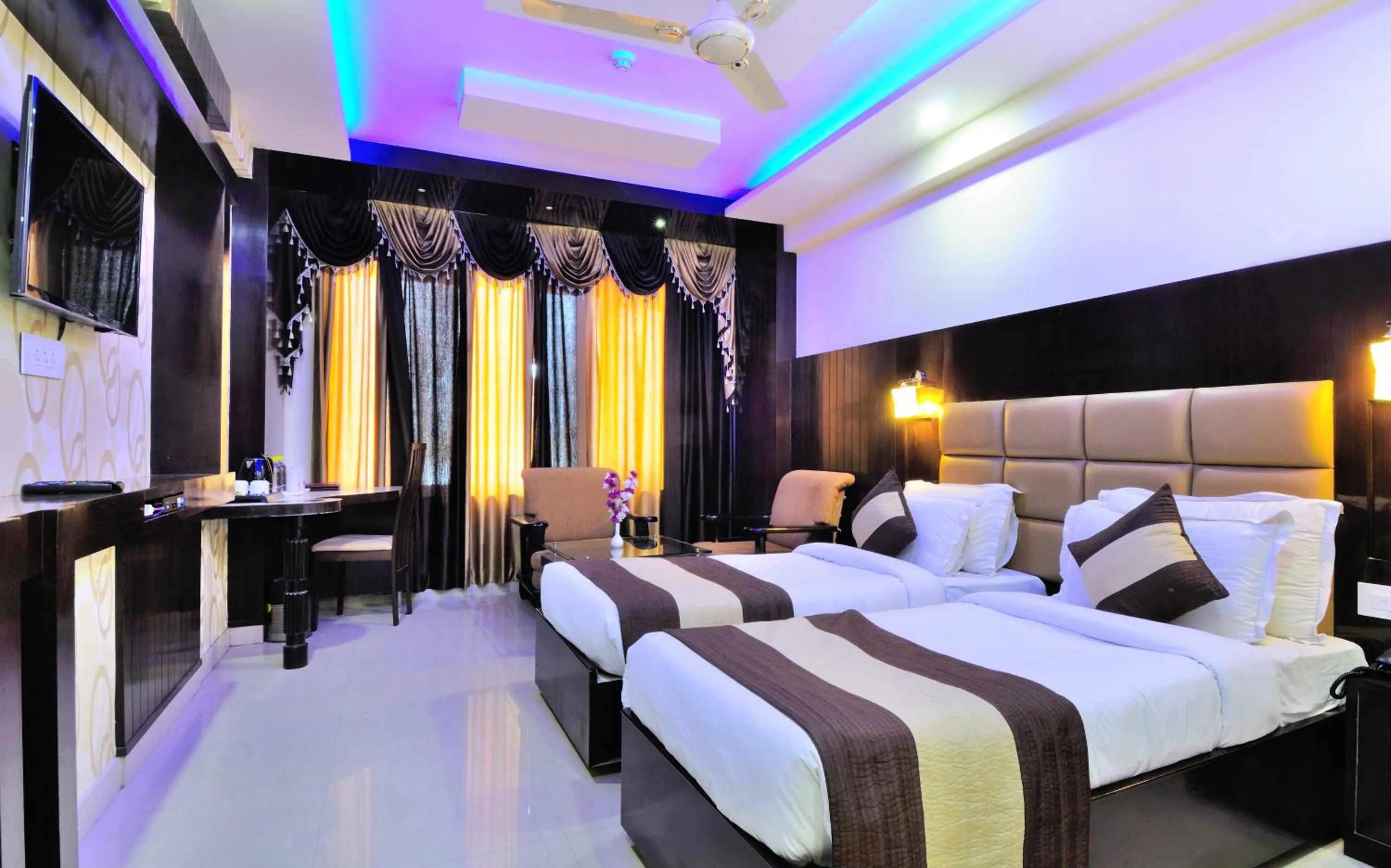 Bedroom, Bed in Hotel Crystal Ganga Heights 5 Min from Har Ki Pauri