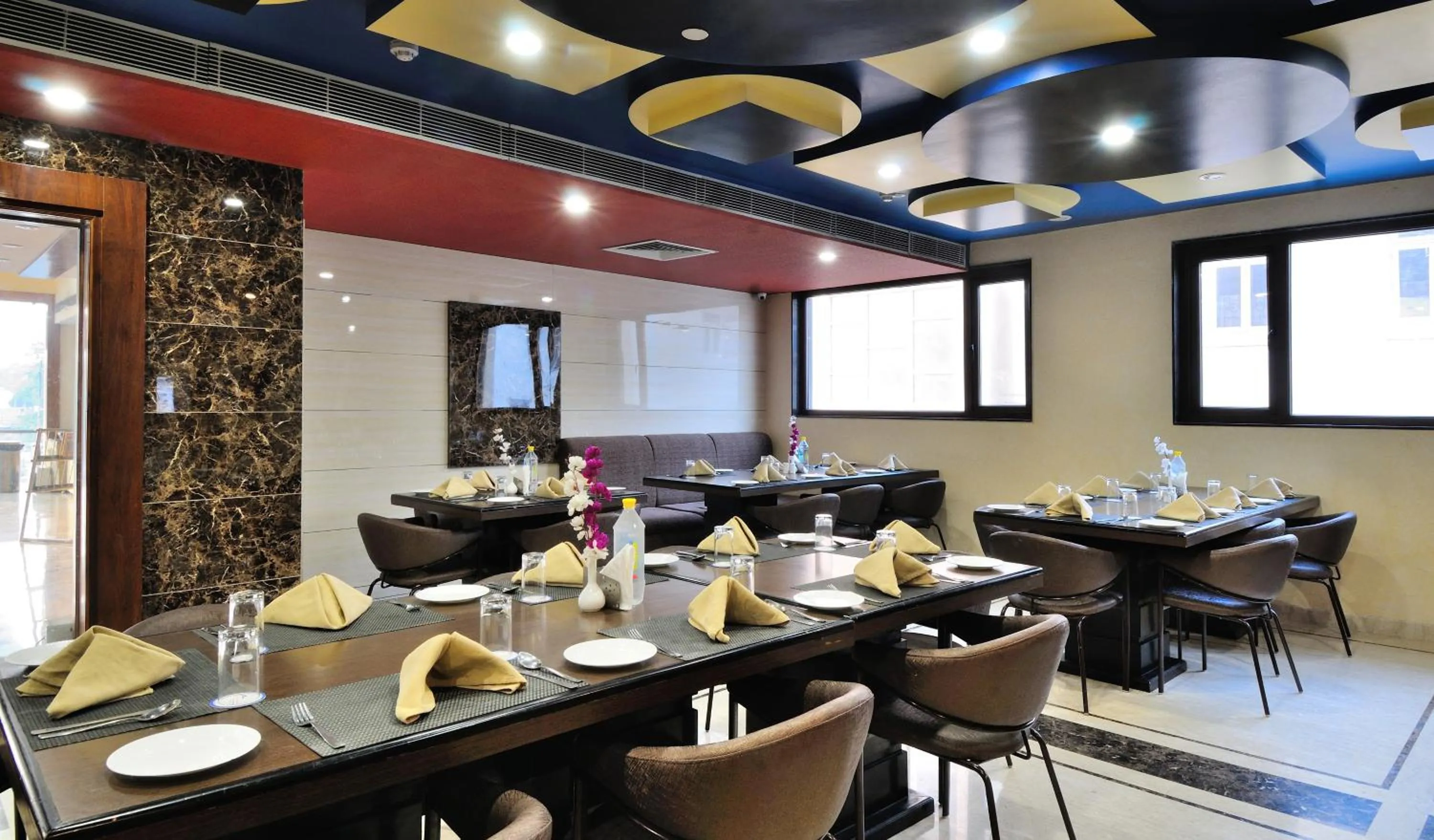 Restaurant/places to eat in Hotel Crystal Ganga Heights 5 Min from Har Ki Pauri