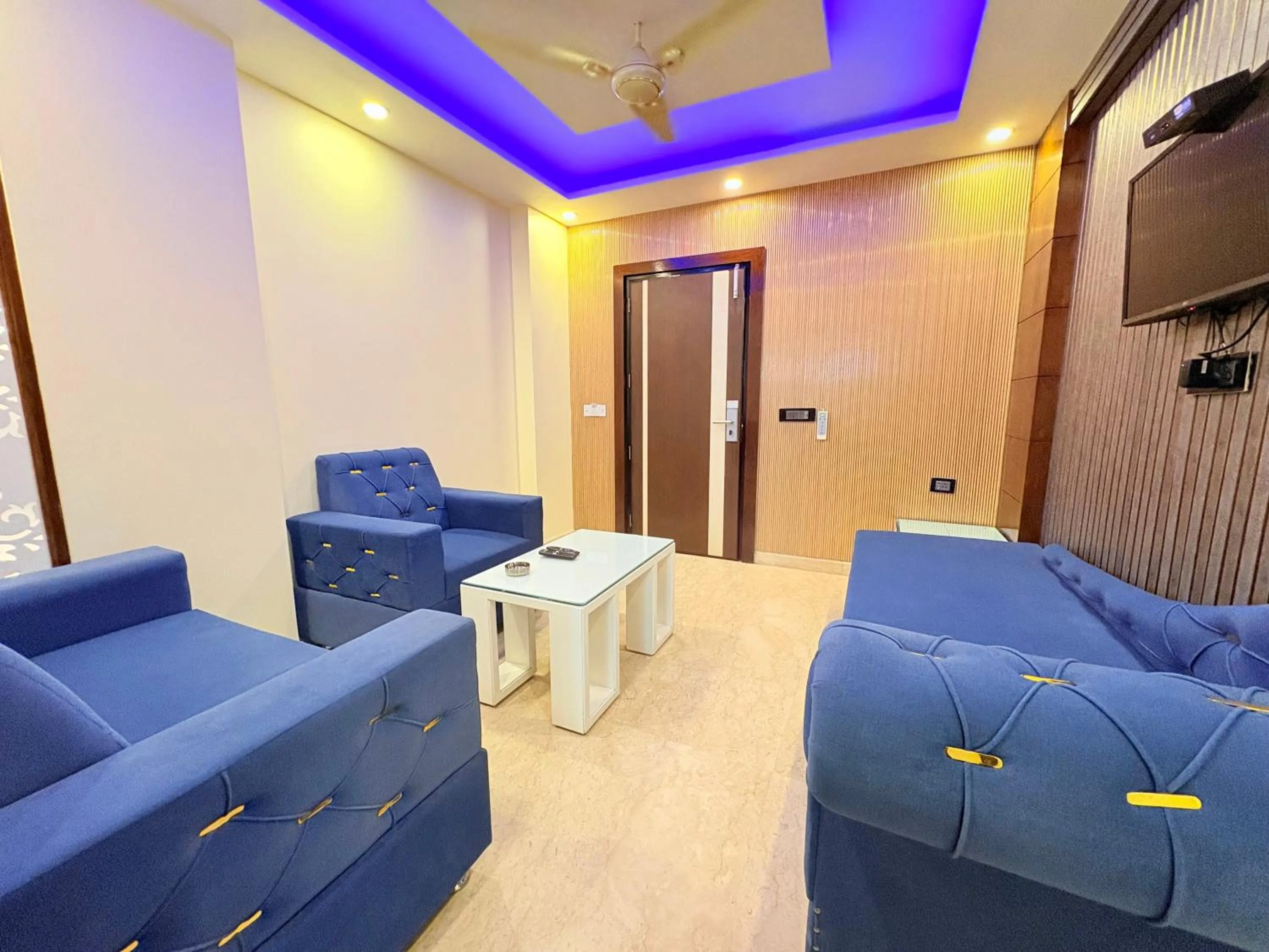 TV and multimedia in Hotel Crystal Ganga Heights 5 Min from Har Ki Pauri