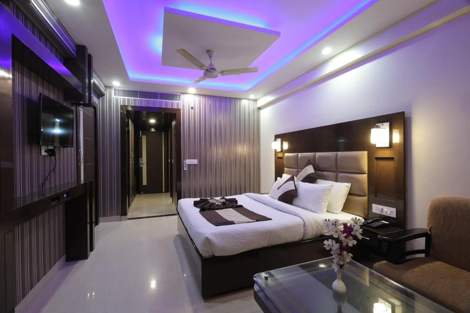 Bed in Hotel Crystal Ganga Heights 5 Min from Har Ki Pauri