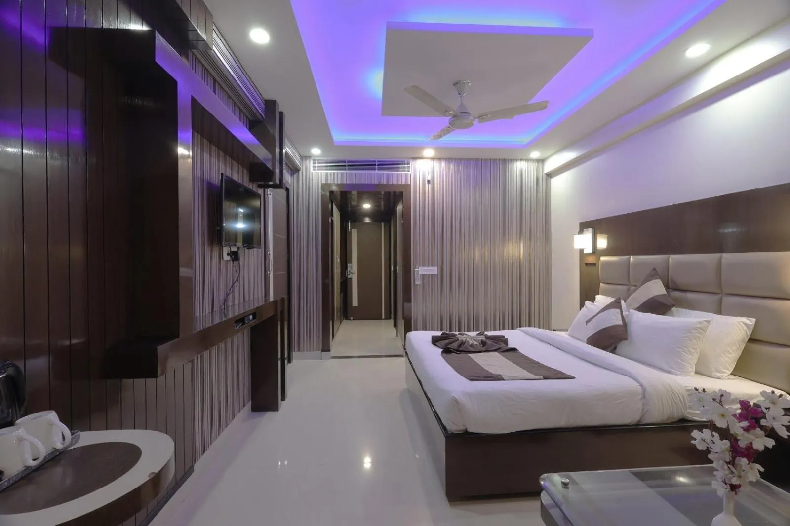 Bed in Hotel Crystal Ganga Heights 5 Min from Har Ki Pauri