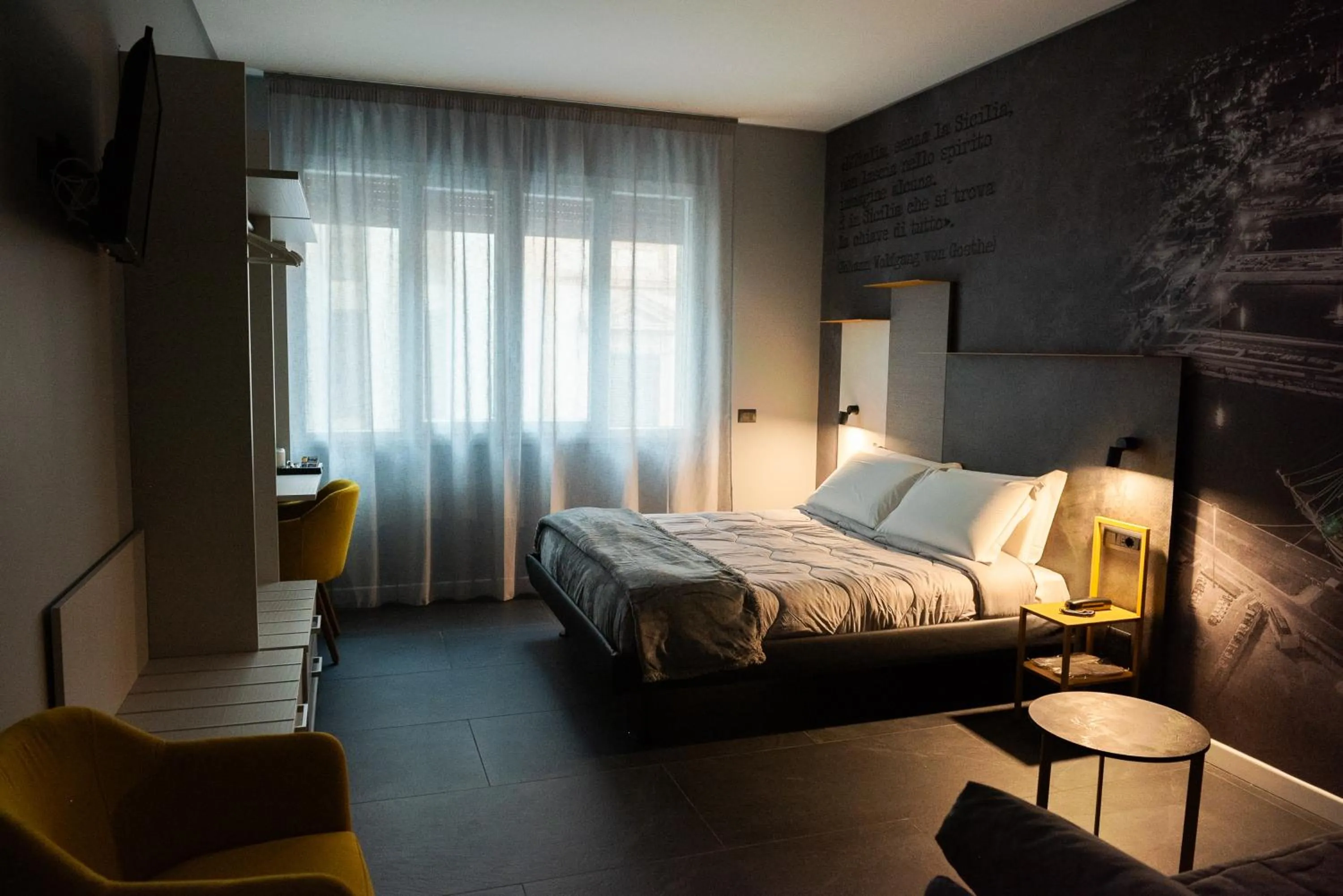 Bedroom, Bed in Alma Hotel