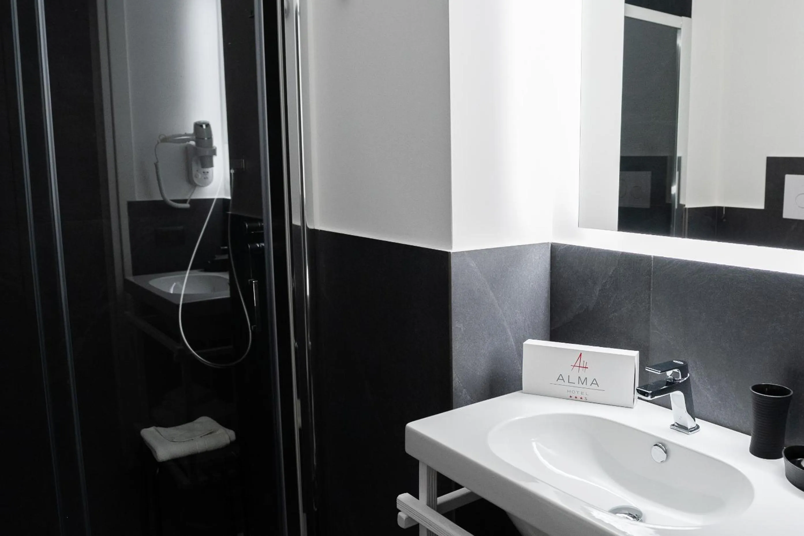 Bathroom in Alma Hotel