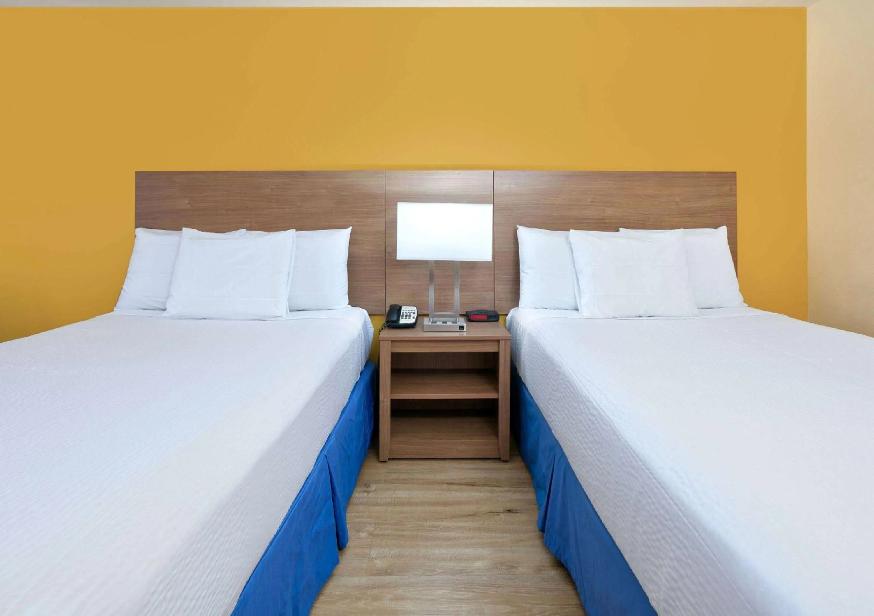 Photo of the whole room, Bed in Days Inn by Wyndham Batesville