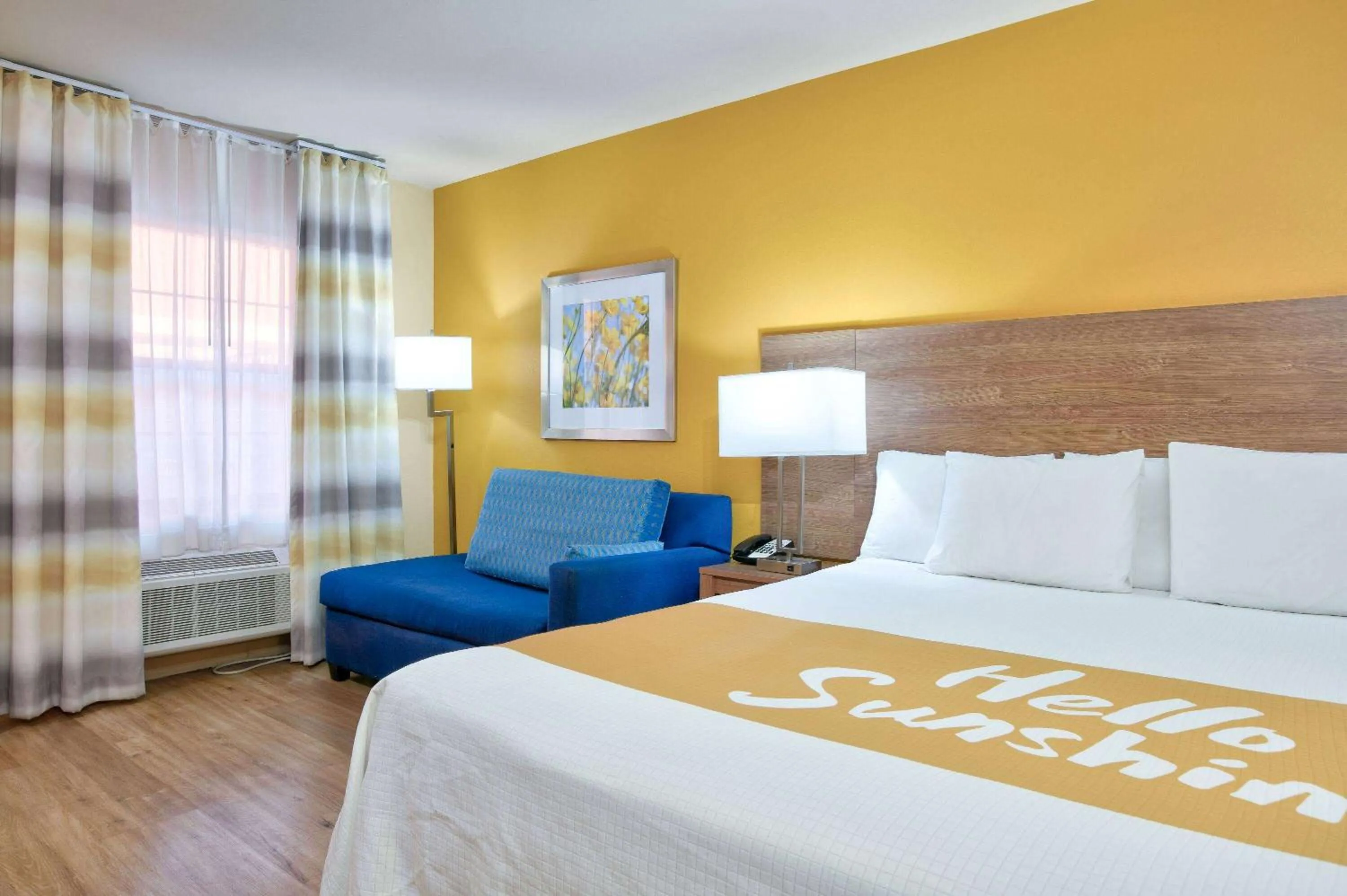 Photo of the whole room, Bed in Days Inn by Wyndham Batesville