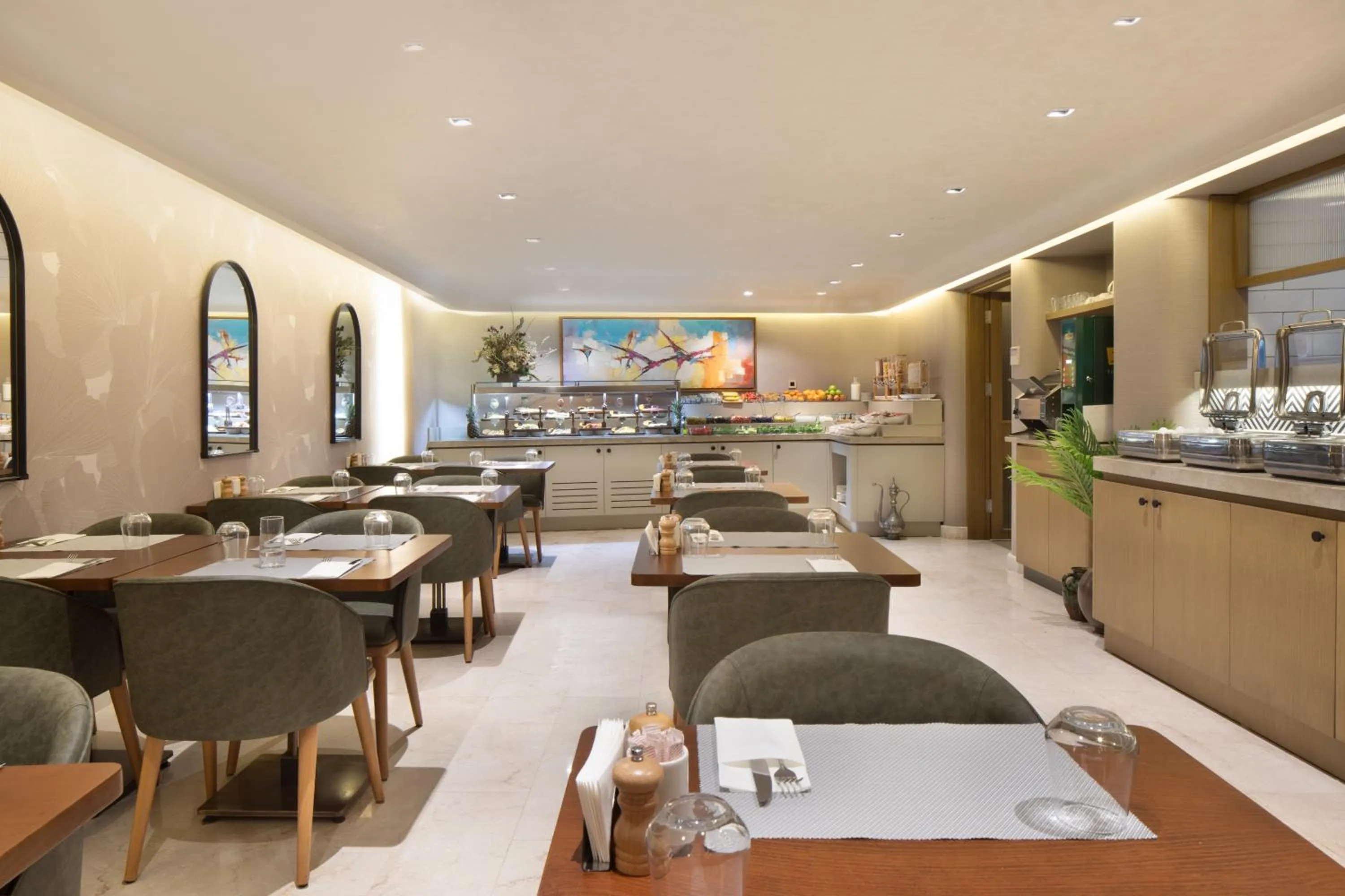 Restaurant/places to eat in Bentley Hotel Old City-Special Class