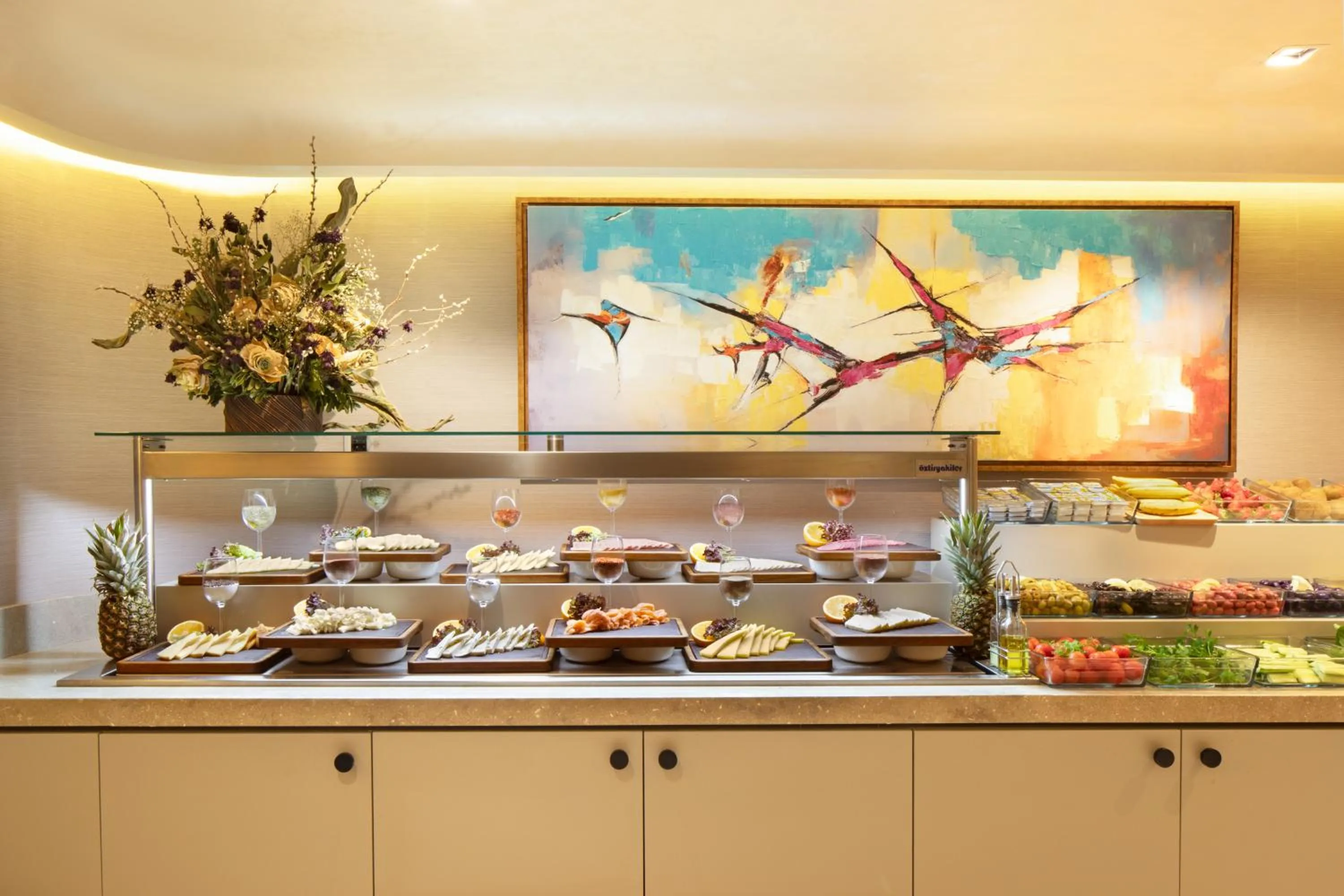 Restaurant/places to eat in Bentley Hotel Old City-Special Class