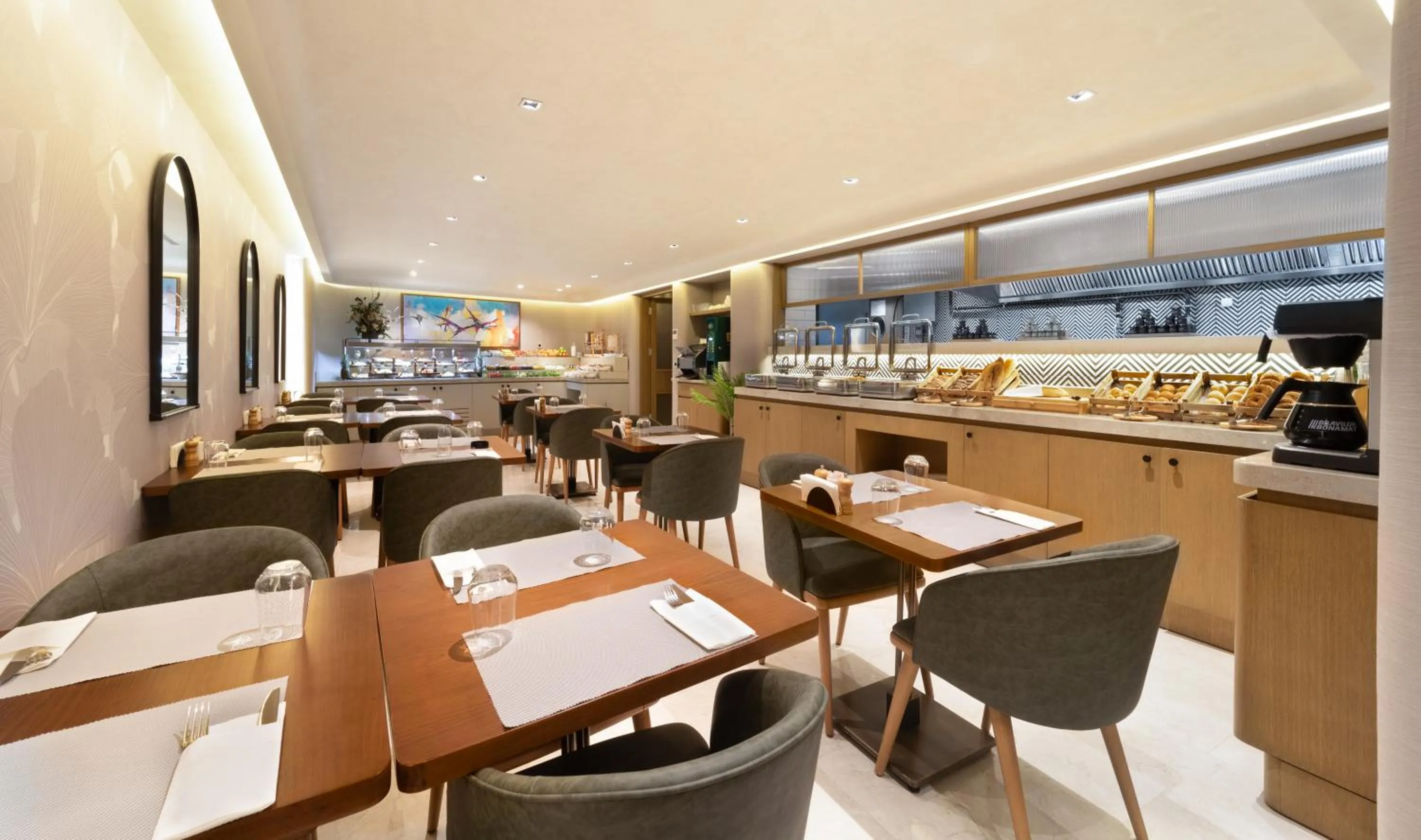 Restaurant/places to eat in Bentley Hotel Old City-Special Class