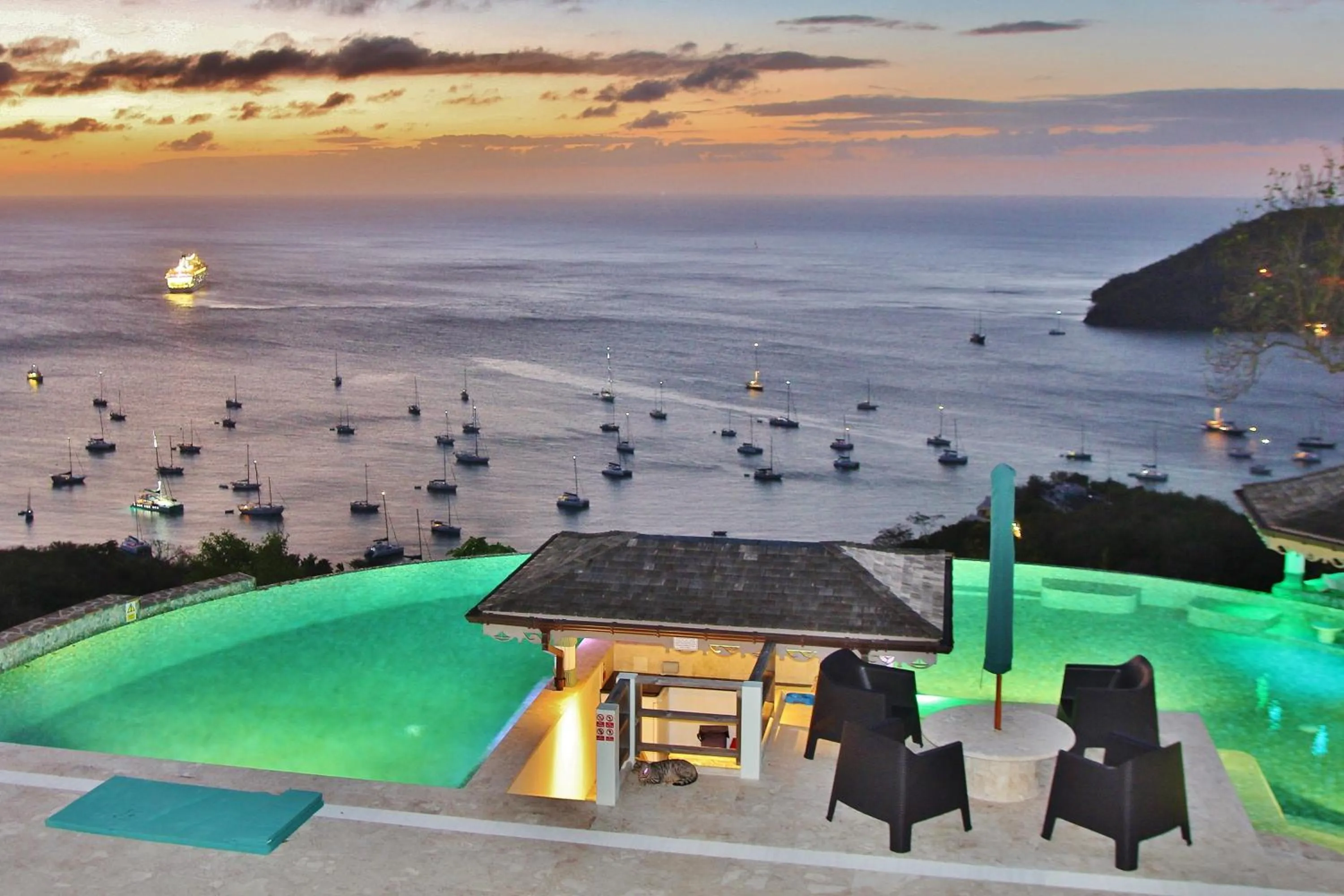 Swimming pool in Tropical Hideaway