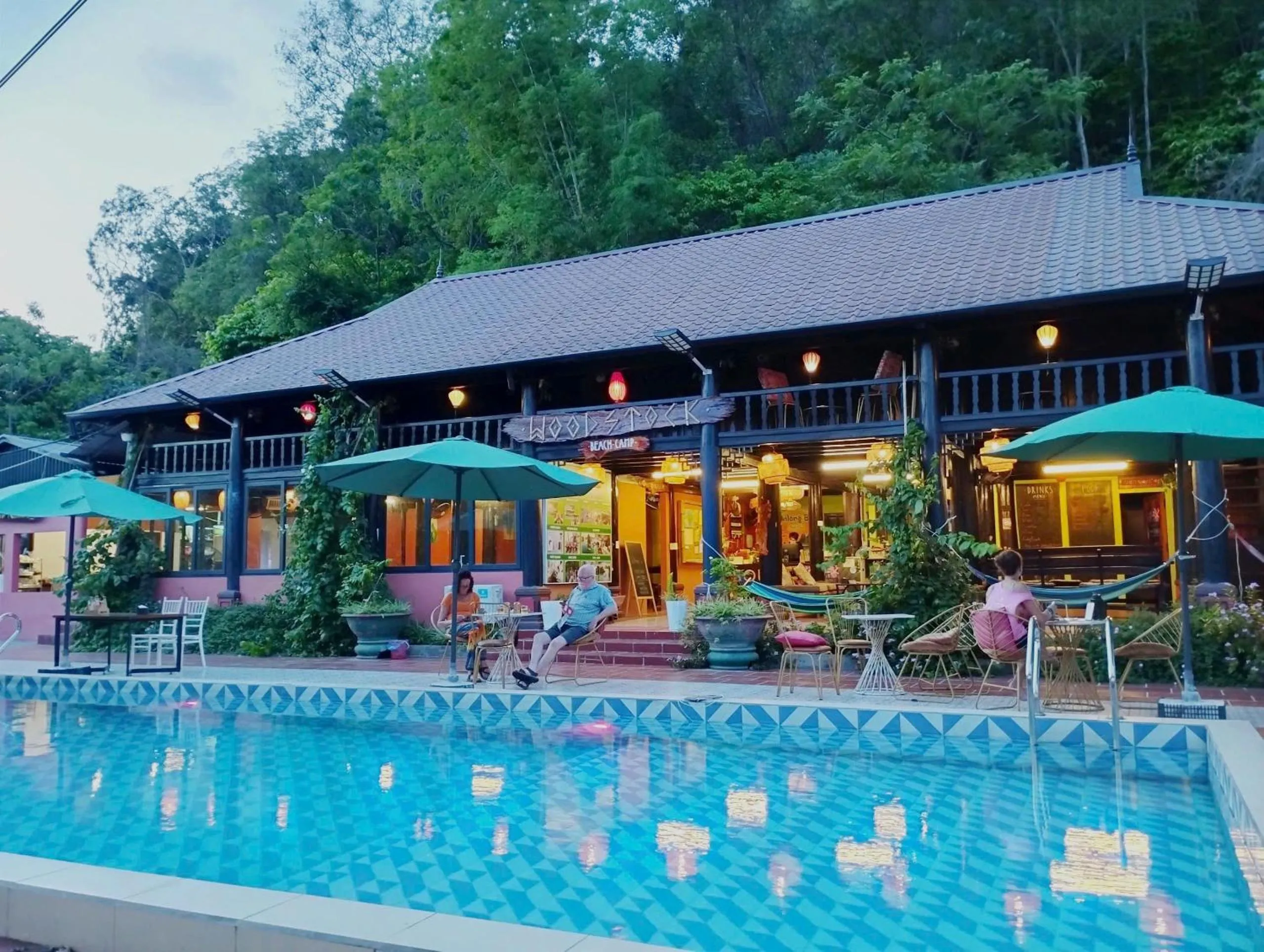 Living room in Woodstock Beach Camp