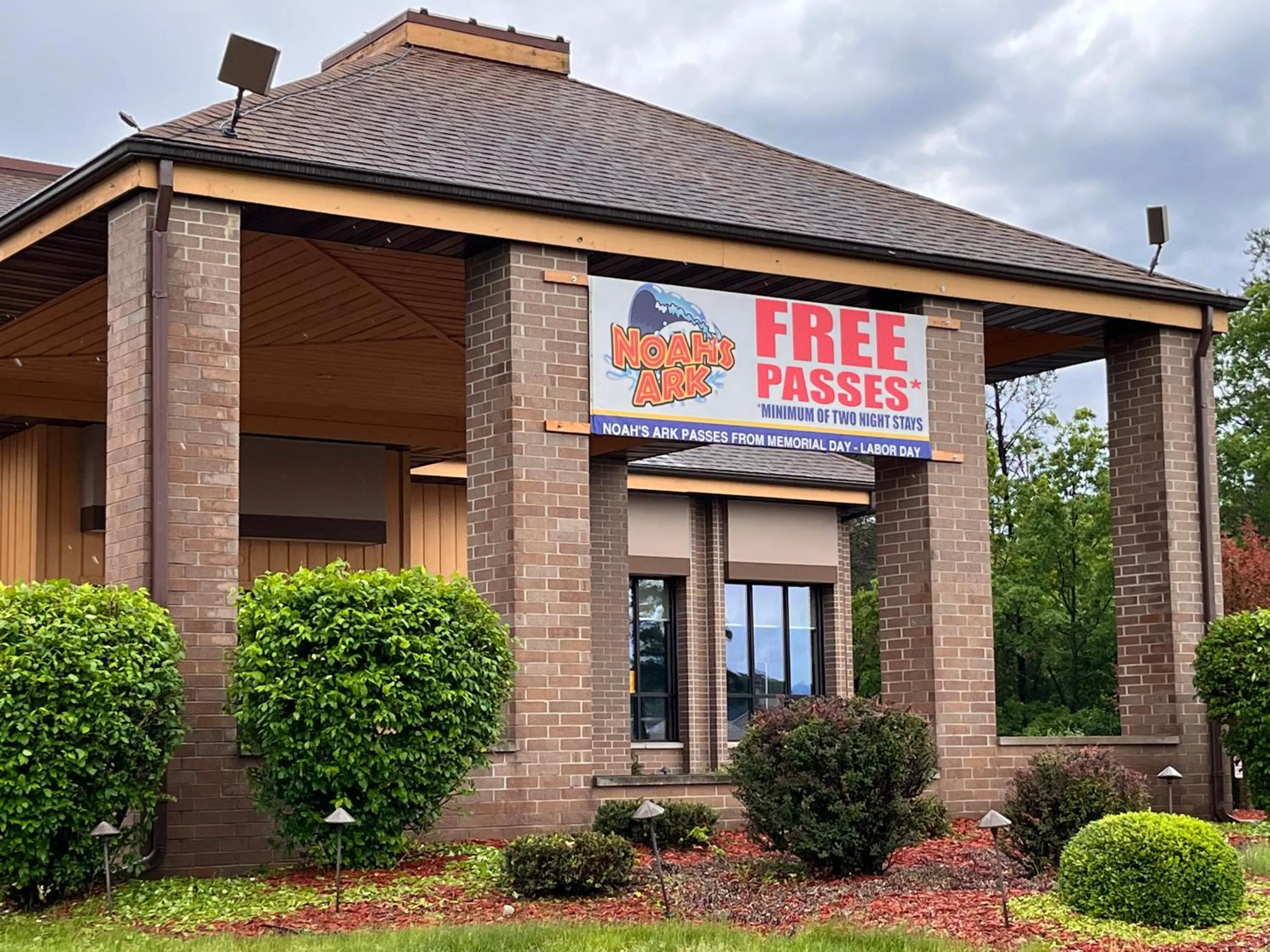 Property building in Best Western Ambassador Inn & Suites