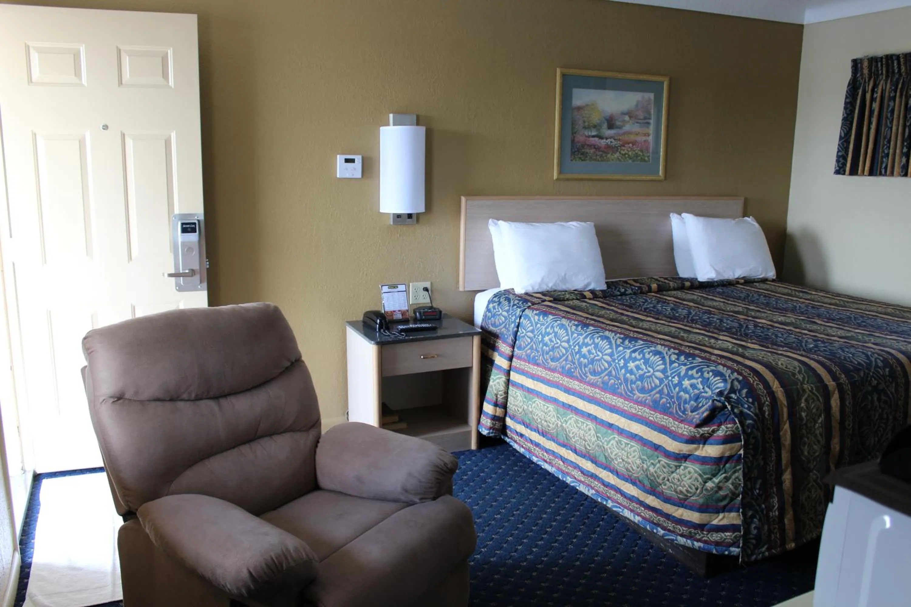 Bed in The Perrysburg Budget Inn