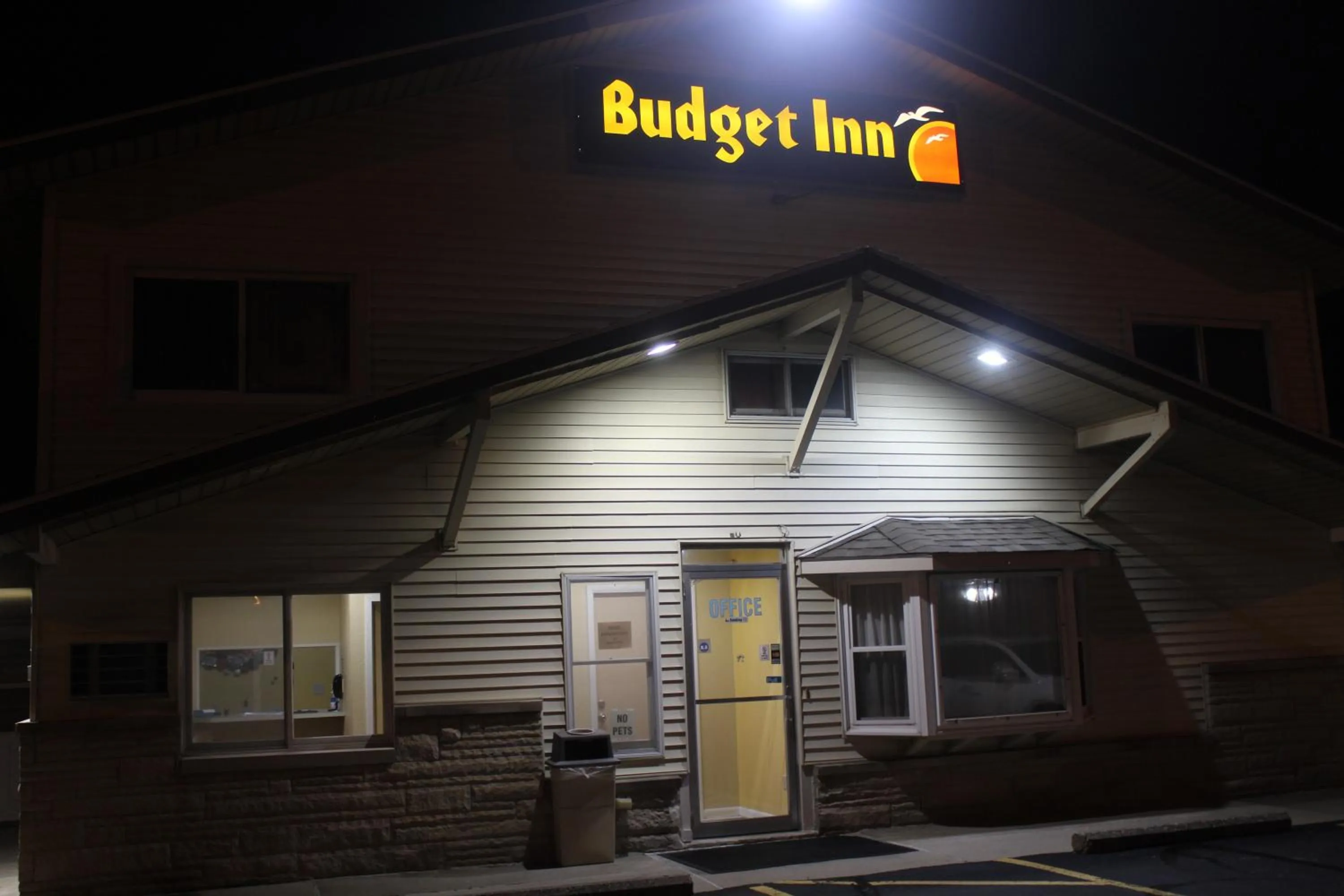 Night in The Perrysburg Budget Inn