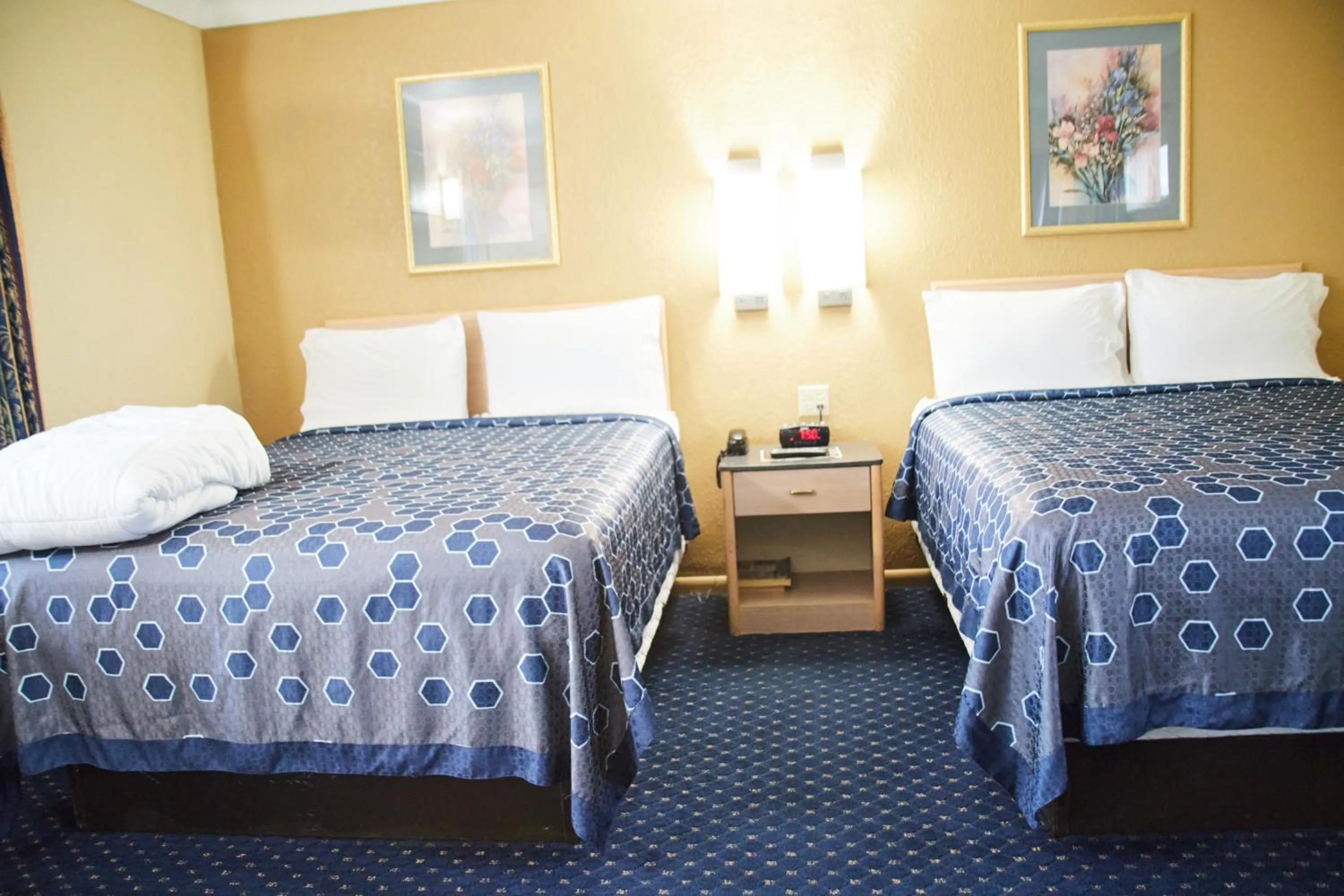 Bed in The Perrysburg Budget Inn