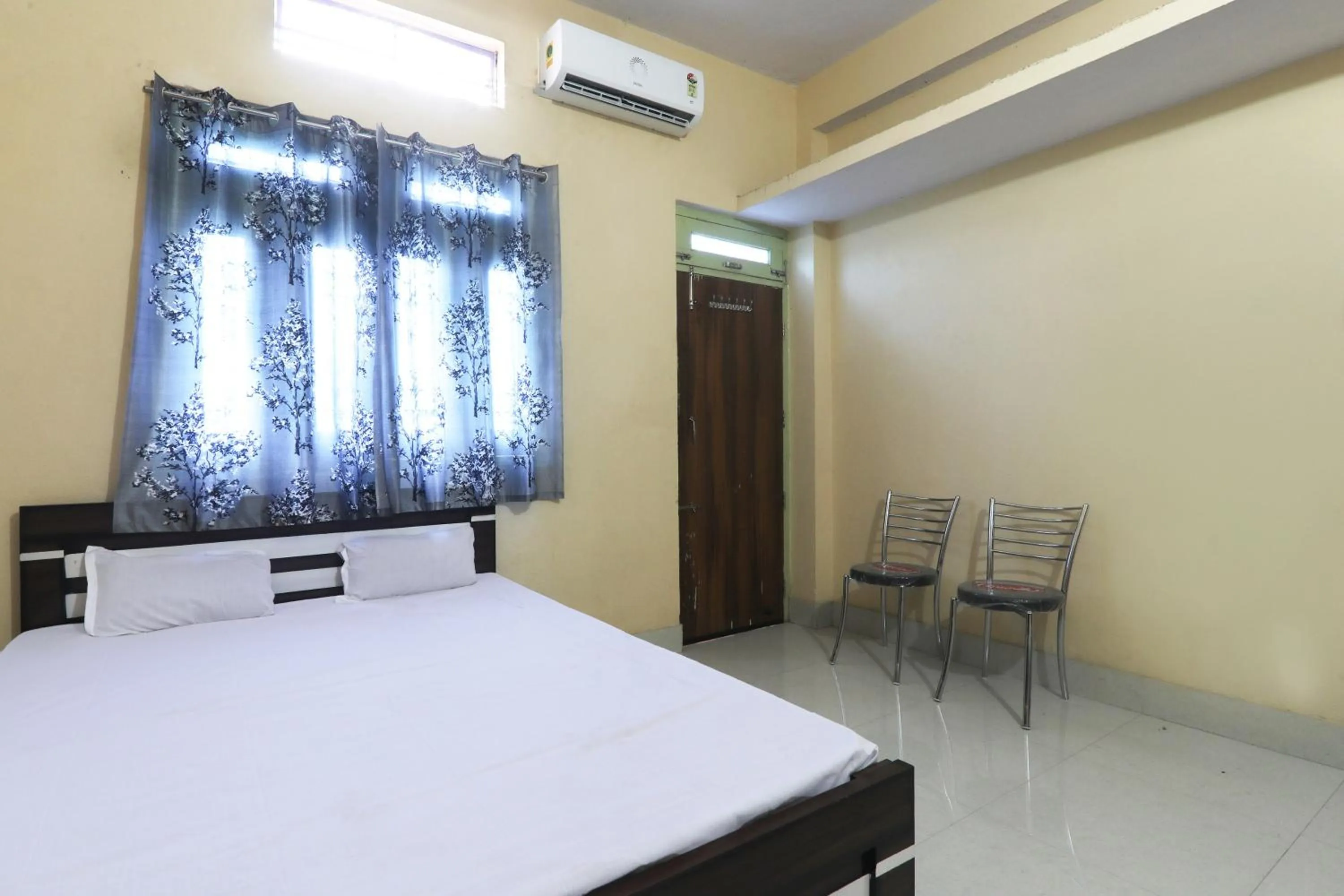 Bedroom, Bed in Hotel O OM Guest House